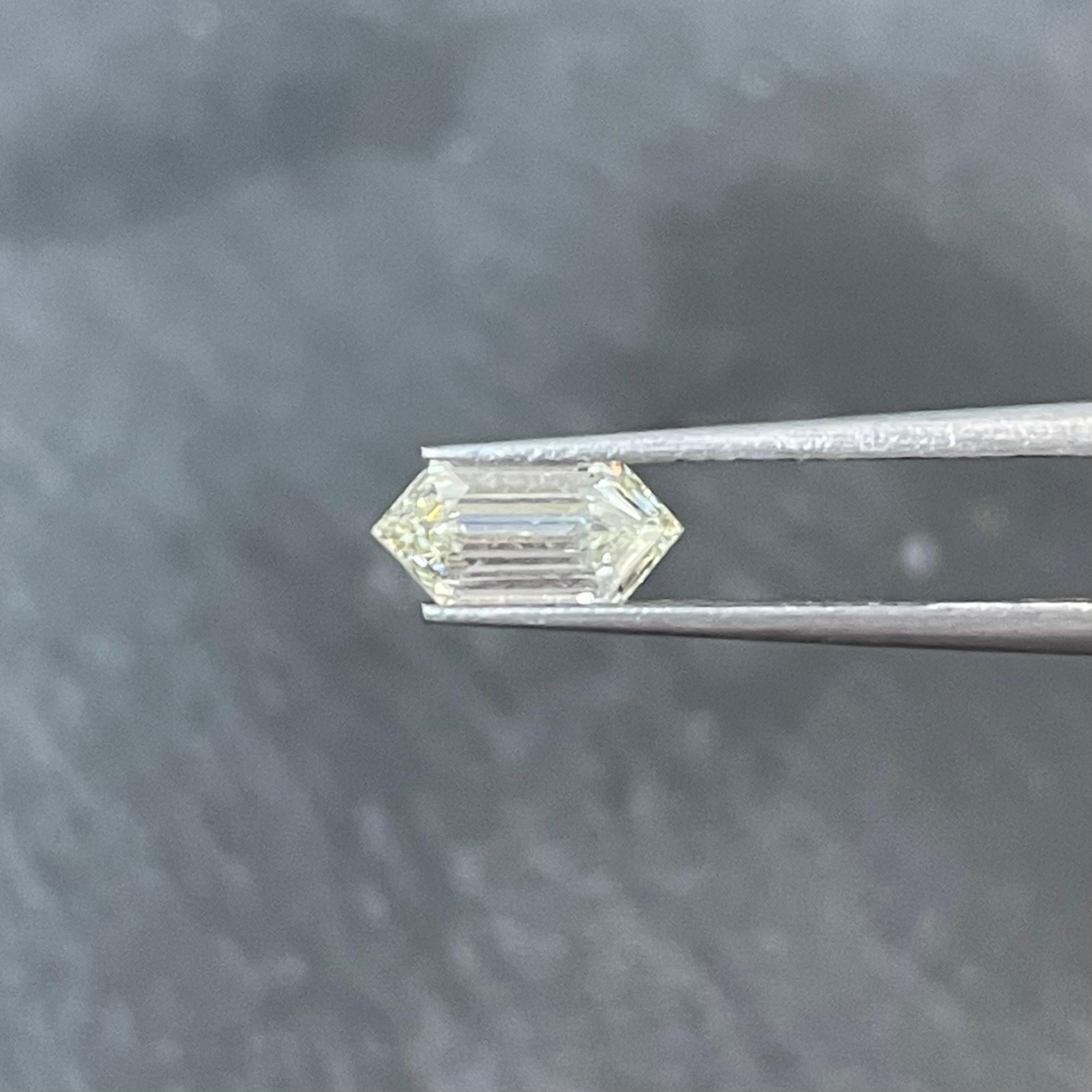 ARTIKELBEZEICHNUNG

ID-NUMMER:NYC57475
Steinform:Sechseckig
Gewicht des Diamanten:0,70 Karat
Klarheit:VS2
Farbe:H
Schnitt: Sechseck
Abmessungen:8,23 x 3,81 x 2,60 mm
Schätzungswert:$4,200.00
Unser Preis:$2,800.00

Diese echten Diamanten werden von