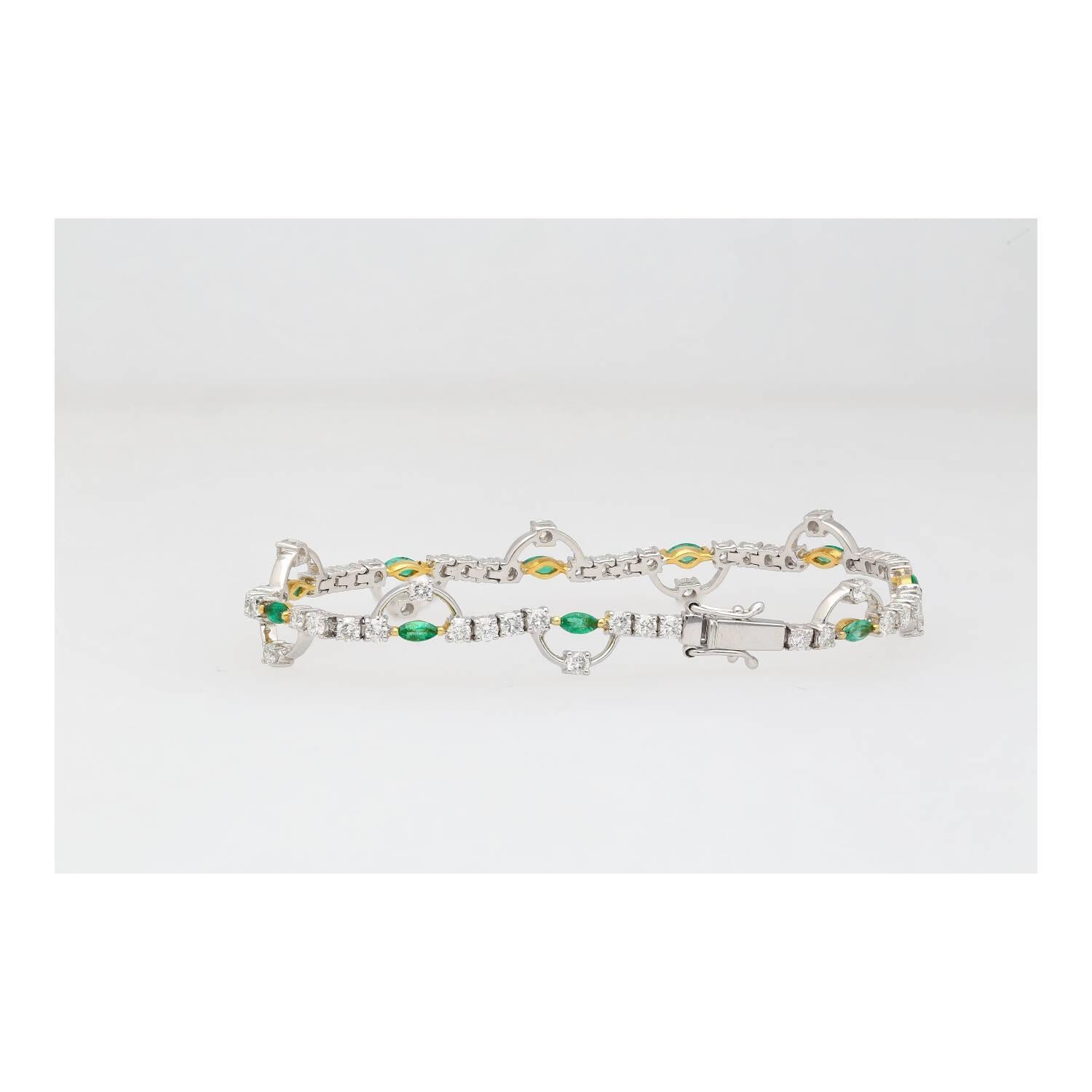Natural 0.72 Carat Emerald & 2.08 Carat Diamond Charm Bracelet in 18K Gold For Sale 2