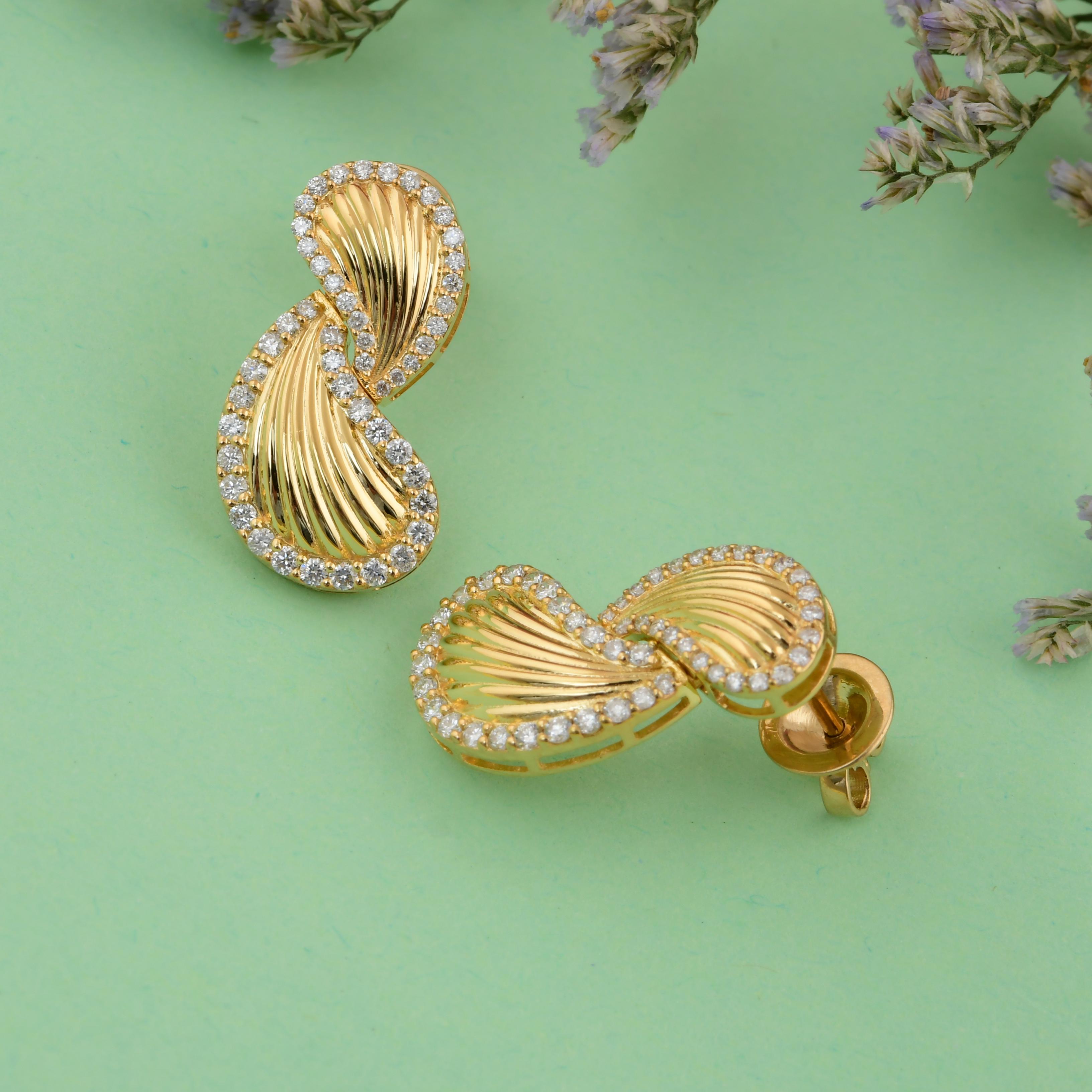 Modern Natural 0.73 Carat SI/H Round Diamond Earrings 18 Karat Yellow Gold Fine Jewelry For Sale