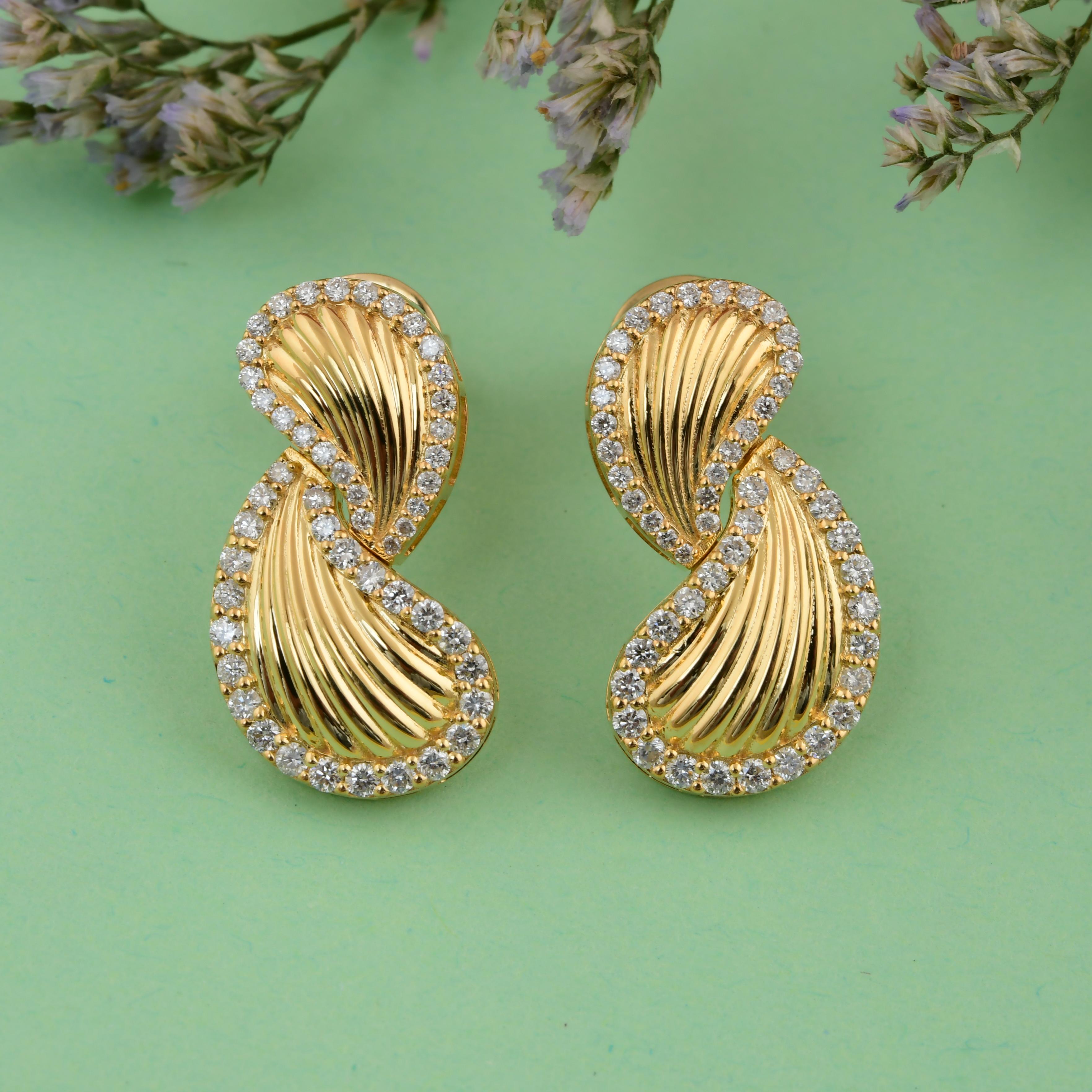 Natural 0.73 Carat SI/H Round Diamond Earrings 18 Karat Yellow Gold Fine Jewelry In New Condition For Sale In Diera, Dubai