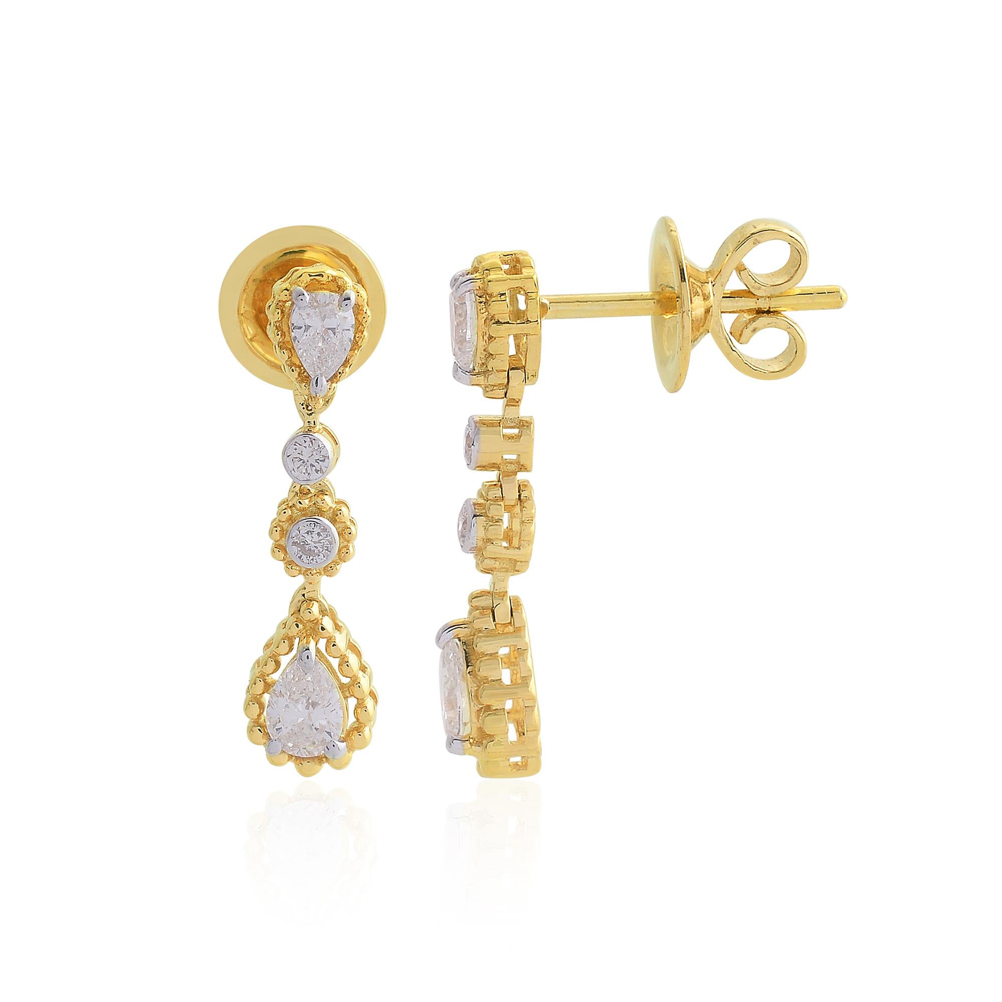 Code d'article :- SEE-1526
Poids brut :- 3.32 gm
Or jaune 18k Poids :- 3.17 gm
Poids du diamant :- 0,74 carat  ( DIAMANT MOYEN DE PURETÉ SI1-SI2 ET DE COULEUR H-I )
Longueur des boucles d'oreilles :- 20 mm environ.
✦