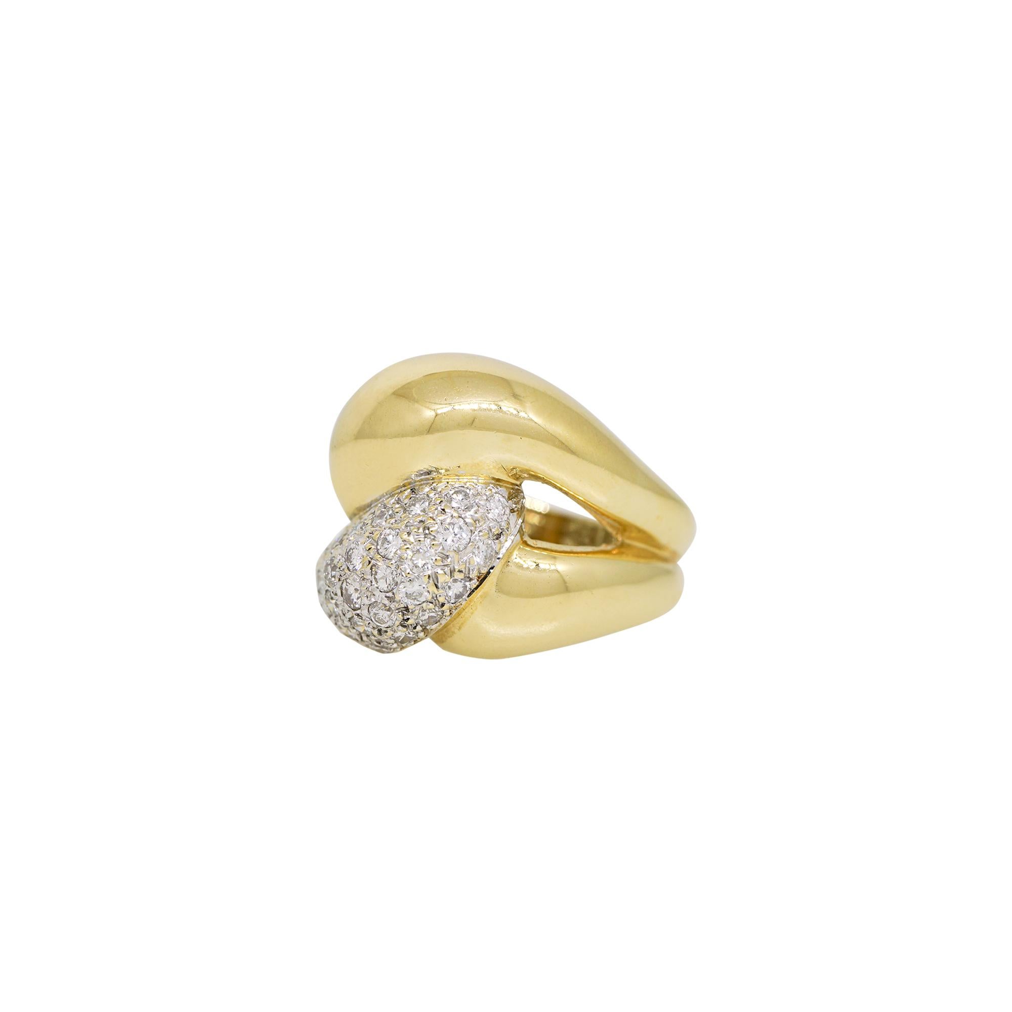Anillo de nudo trenzado ancho de 14 quilates con un diamante natural de 0,75 quilates

Este anillo de nudo trenzado con pavé de diamantes naturales es una pieza única de joyería de finca. Los diamantes están engastados en oro amarillo de 14