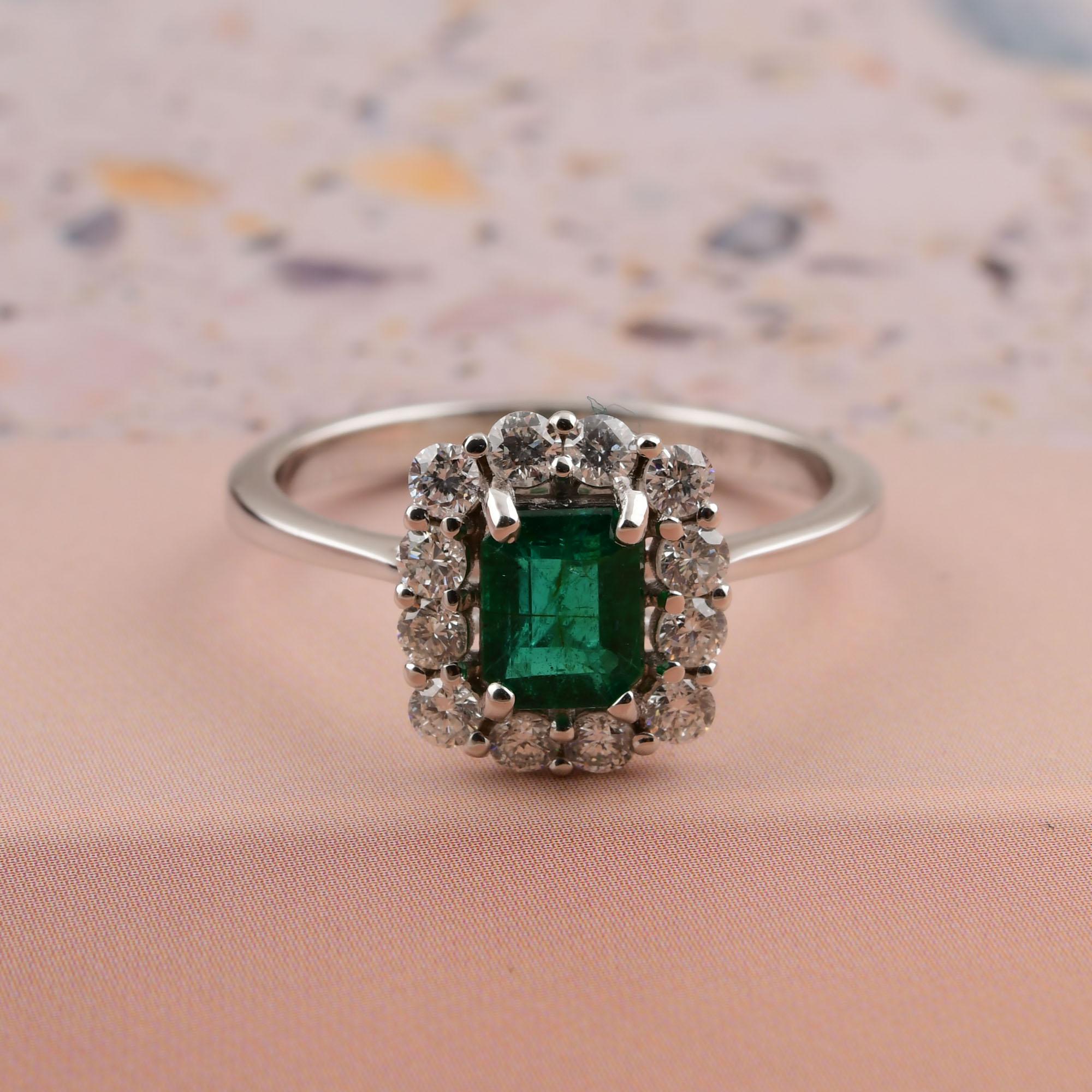 Taille octogone Or blanc 18 carats avec émeraude de Zambie de 0,76 carat et diamants SI/H de 0,49 carat en vente