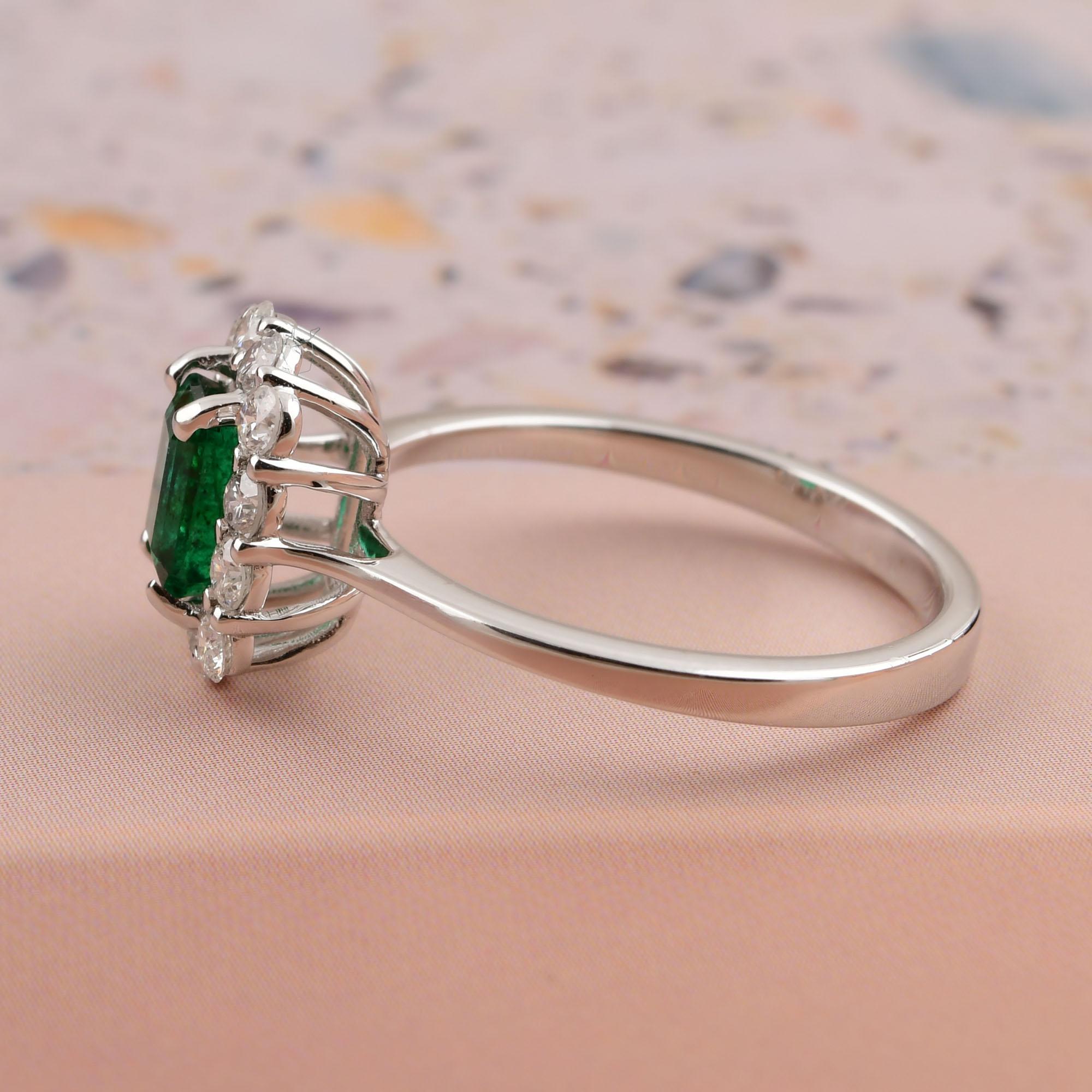 Or blanc 18 carats avec émeraude de Zambie de 0,76 carat et diamants SI/H de 0,49 carat en vente 1