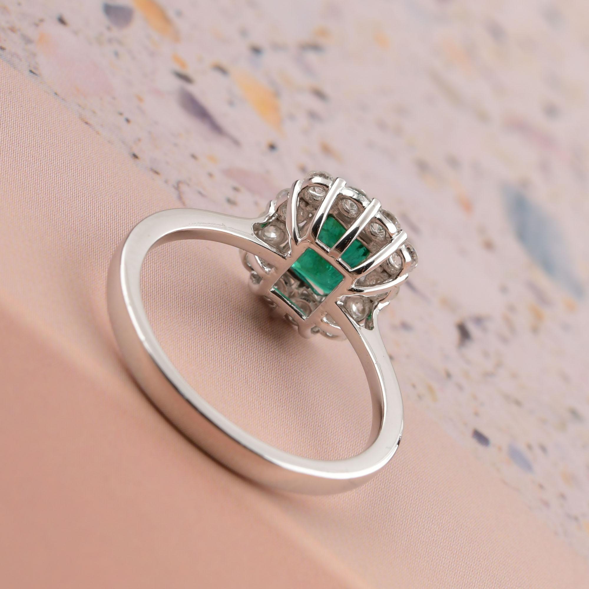 Or blanc 18 carats avec émeraude de Zambie de 0,76 carat et diamants SI/H de 0,49 carat en vente 2