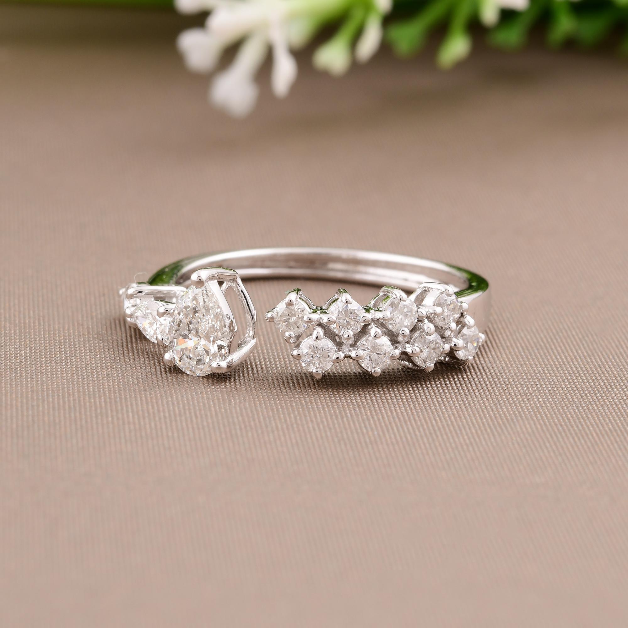 Im Angebot: Manschettenarmbandring aus 18 Karat Weißgold mit natürlichem 0,78 Karat rundem und birnenförmigem Diamanten () 5