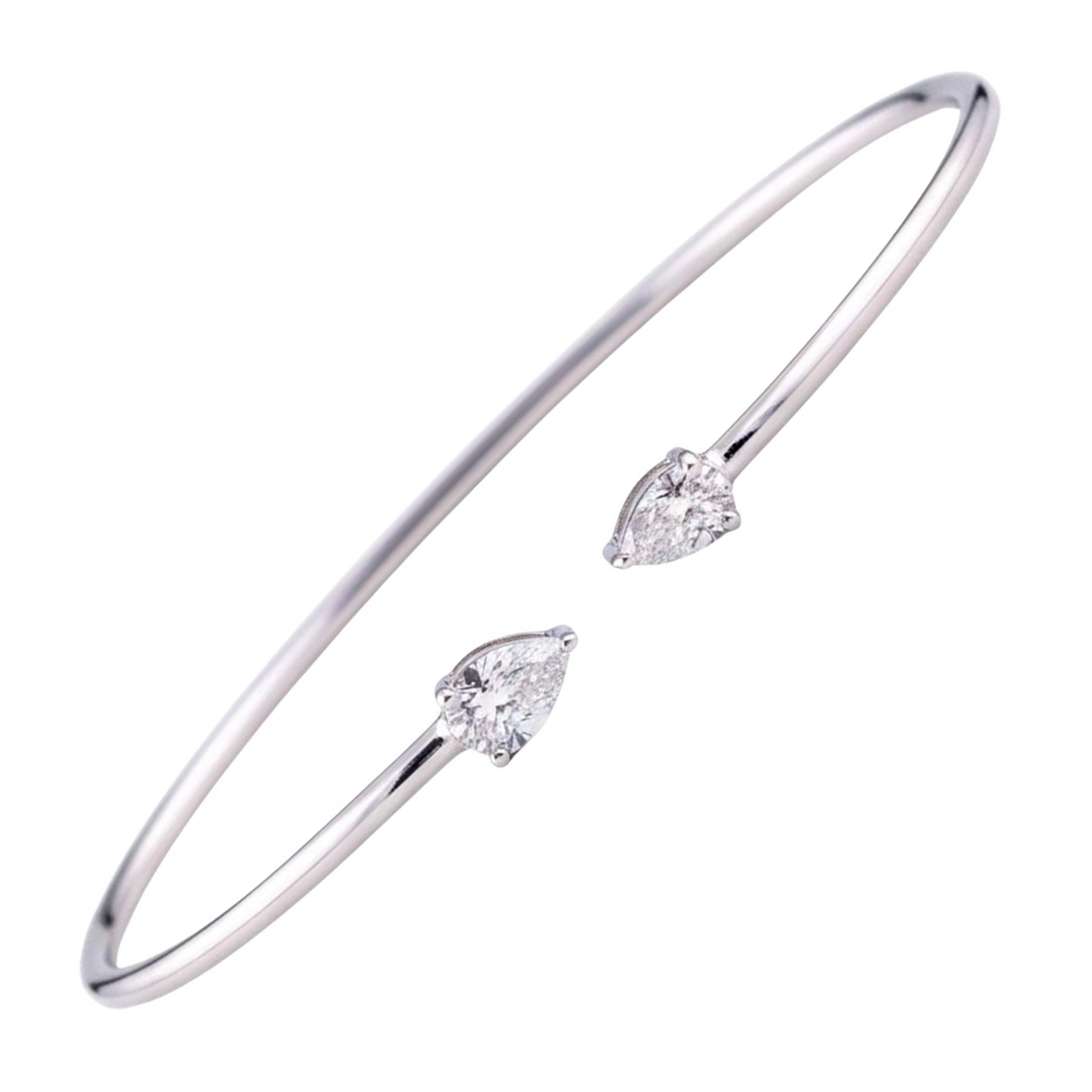 Nature 0.78 Carat SI/H Pear Diamond Cuff Bangle Bracelet 18 Karat White Gold en vente