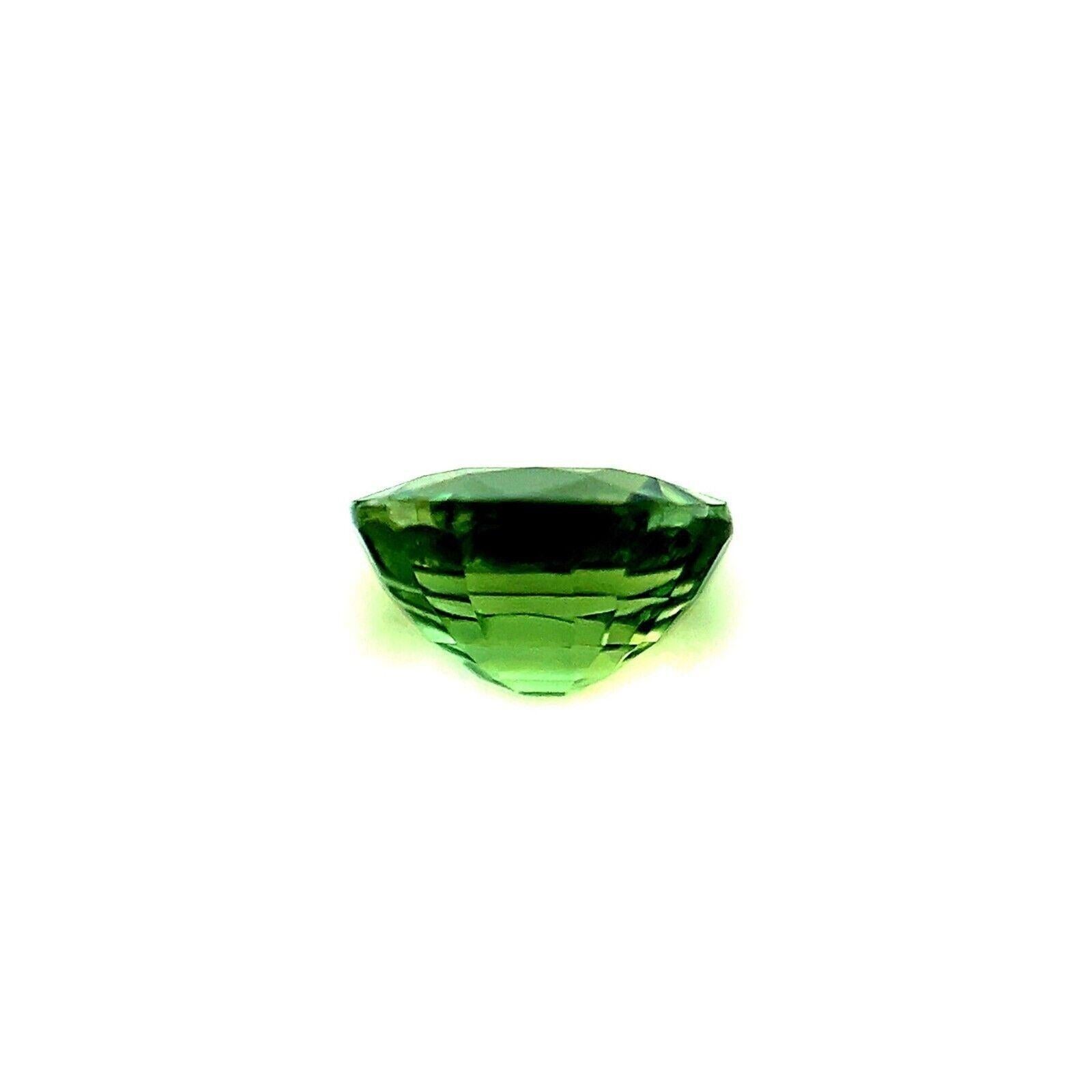 Zaffiro Australiano Verde Vivido Naturale 0,79ct Taglio Ovale Gemma Sciolta 5,7x4,7mm

Pregiato zaffiro australiano naturale di colore verde vivo con taglio ovale.
0,79 Carati con un bellissimo e unico colore giallo verde vivido e un'eccellente