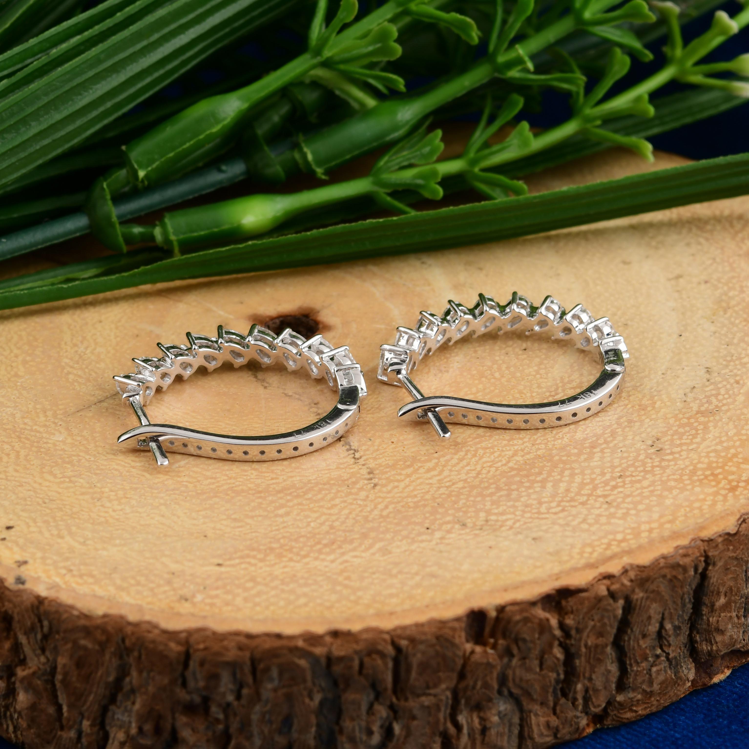 Natural 0.79cts SI/HI Color Pear Cut Diamond Hoop Earrings 18 Karat White Gold In New Condition For Sale In Diera, Dubai