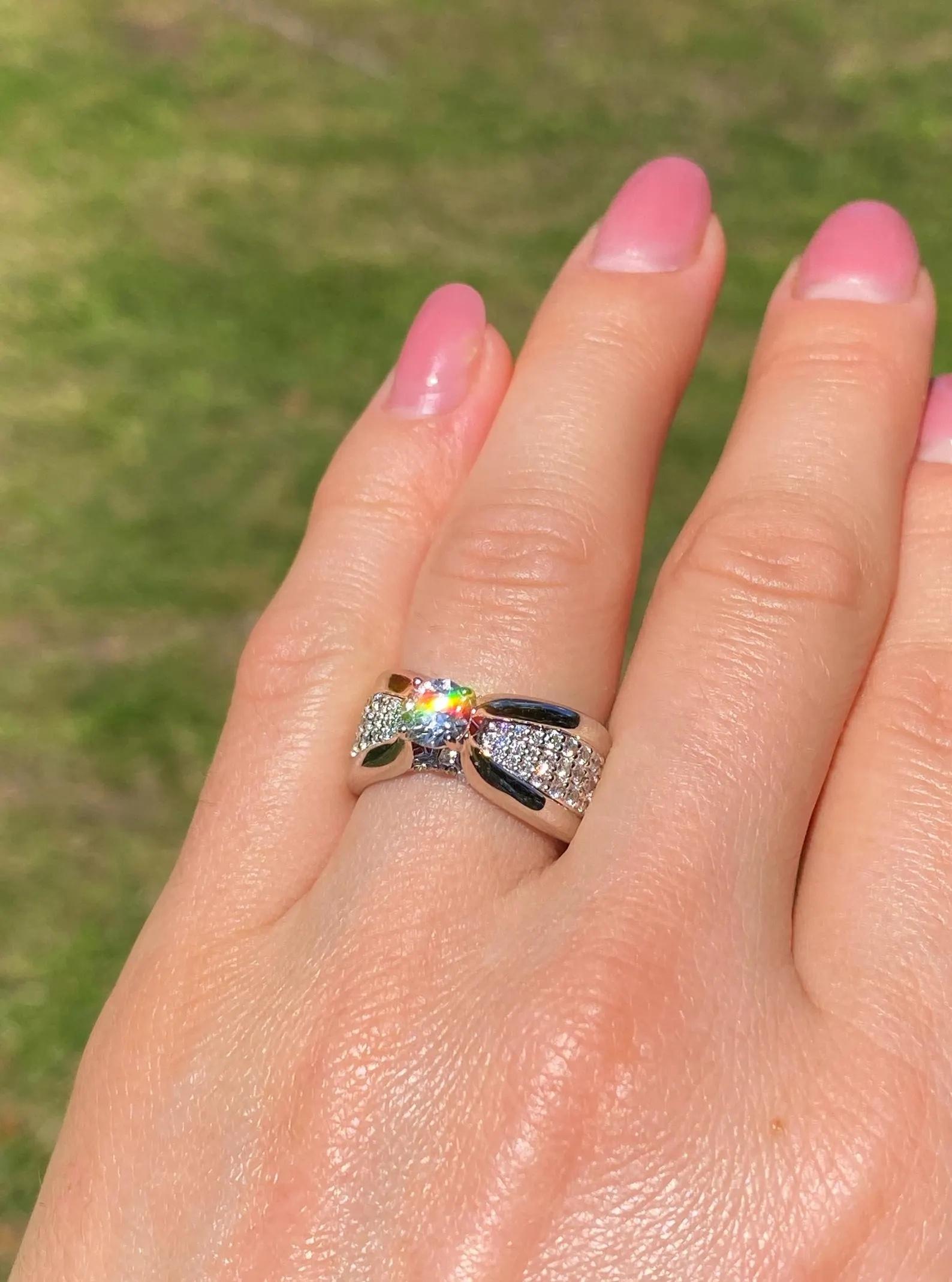 Bague en or blanc massif 18 carats, 0,7 ct de diamants et pierres précieuses, 7US en vente 2