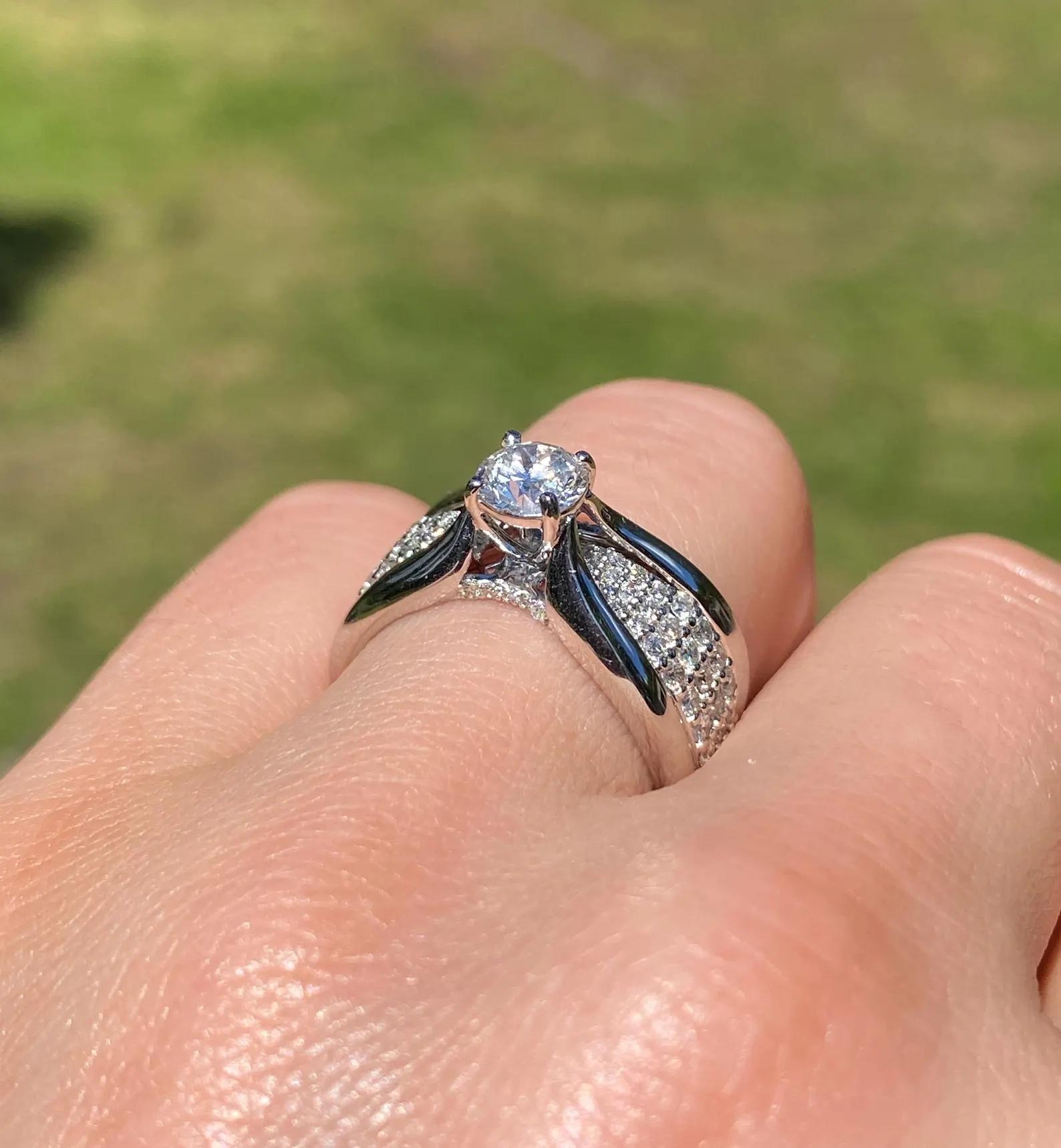 Bague en or blanc massif 18 carats, 0,7 ct de diamants et pierres précieuses, 7US en vente 3