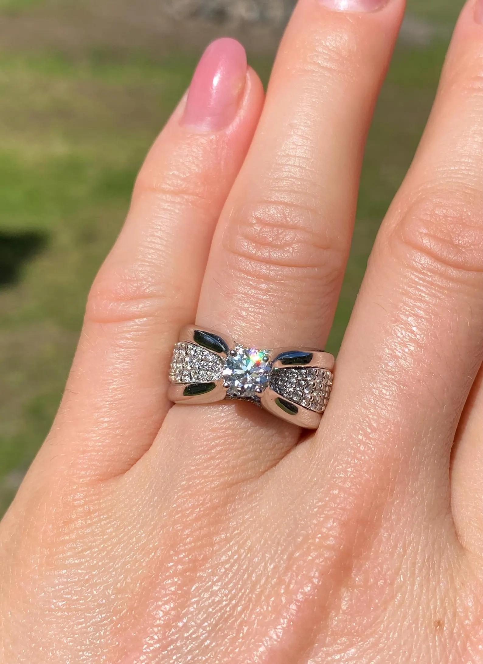 Bague en or blanc massif 18 carats, 0,7 ct de diamants et pierres précieuses, 7US en vente 4