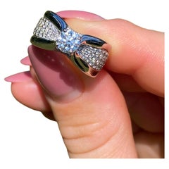 Natural 0.7Ct Diamond and Diamonds gemstone Ring, Solid 18 Karat White Gold, 7US