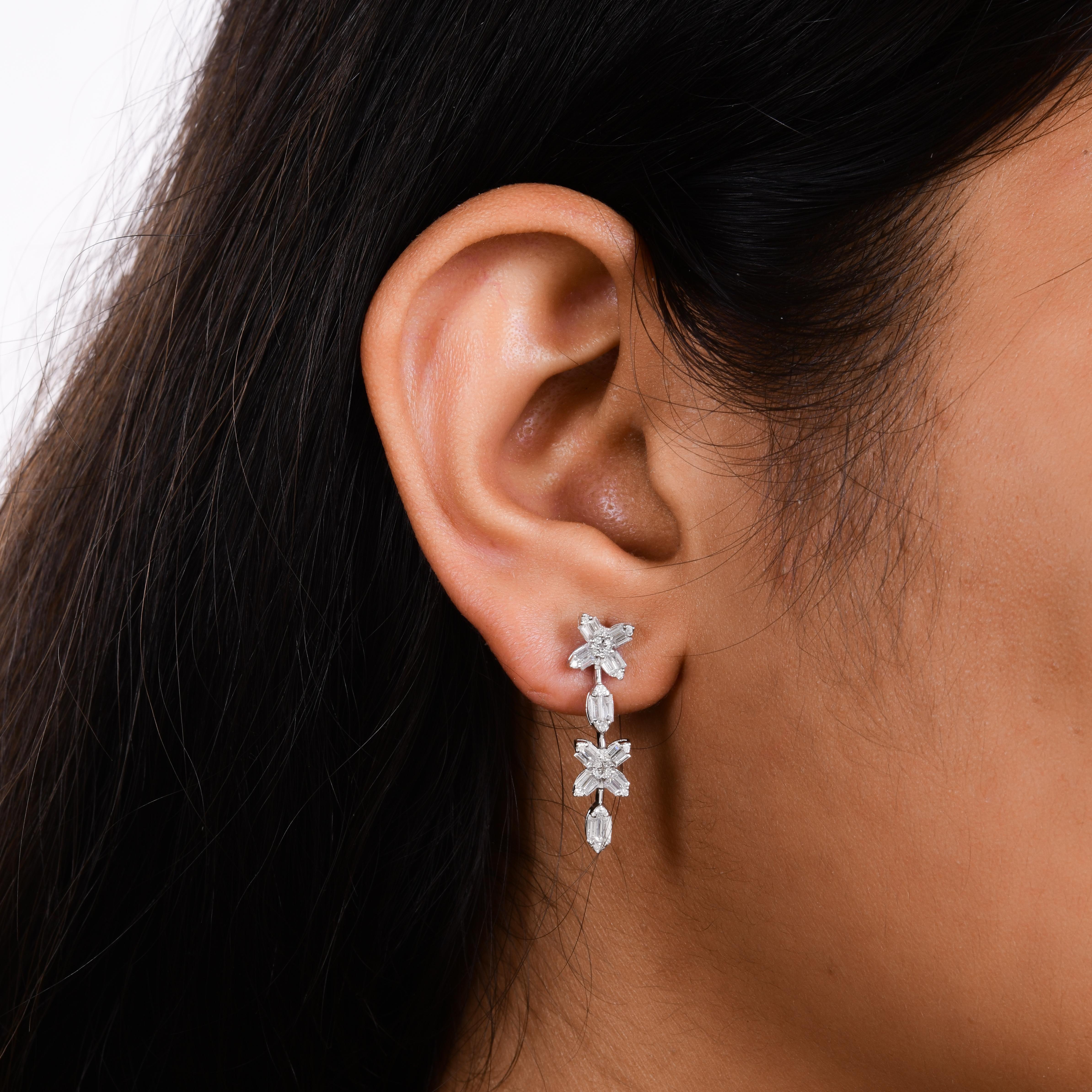 Realizzati con eleganza per penzolare delicatamente dall'orecchio, questi orecchini trasudano eleganza e raffinatezza senza sforzo. La montatura in oro bianco da 14 carati fa da sfondo perfetto ai diamanti, esaltandone la bellezza naturale e la