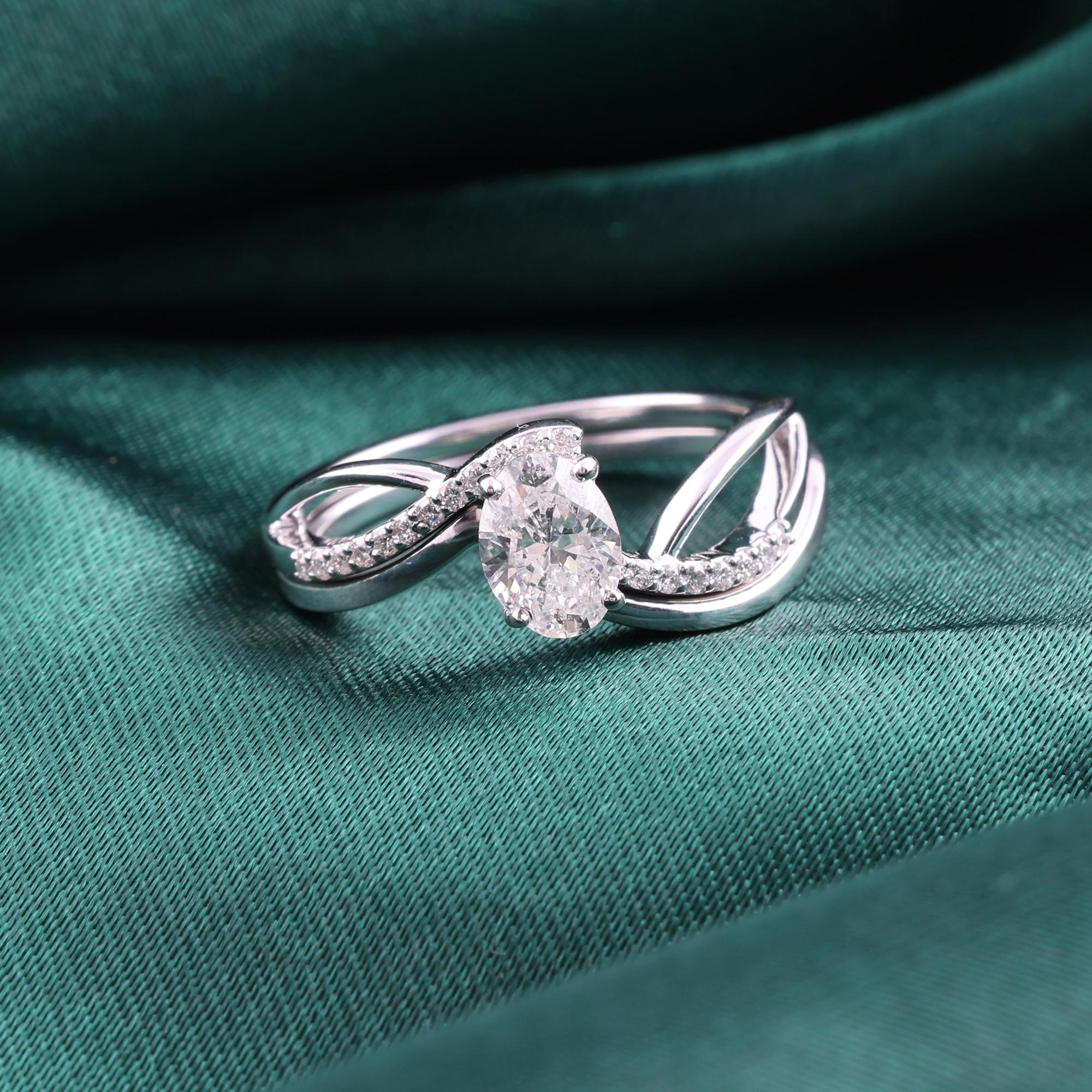 Im Angebot: Natürlicher 0,82 Karat SI Reinheit HI Farbe Oval Diamantring 18 Karat Weißgold () 3