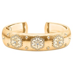 Natural 0.83 Carat SI/H Diamond Floral Cuff Bangle Bracelet 18 Karat Yellow Gold