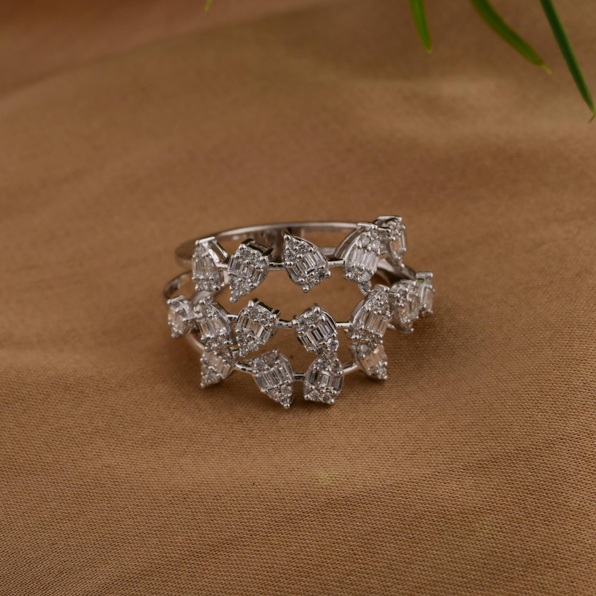 Natural 0.85 Carat SI/H Baguette Diamond Ring 18 Karat White Gold Fine Jewelry In New Condition For Sale In Diera, Dubai