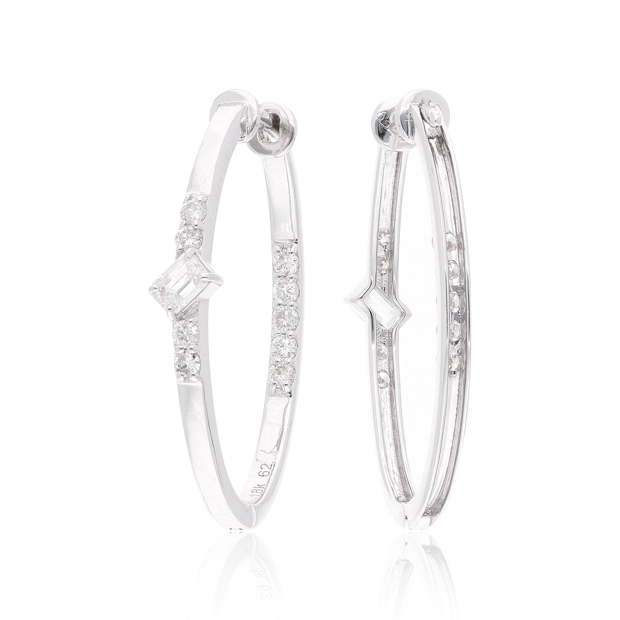 Codice articolo :- SEE-13044A
Peso lordo :- 5.15 gm
Oro bianco massiccio 18k Peso :- 4,98 gm
Peso del diamante naturale :- 0.86 carati. (DIAMANTE DI PUREZZA MEDIA SI1-SI2 E COLORE H-I)
Dimensioni degli orecchini: 28 mm circa.

✦ Dazi, tasse e oneri