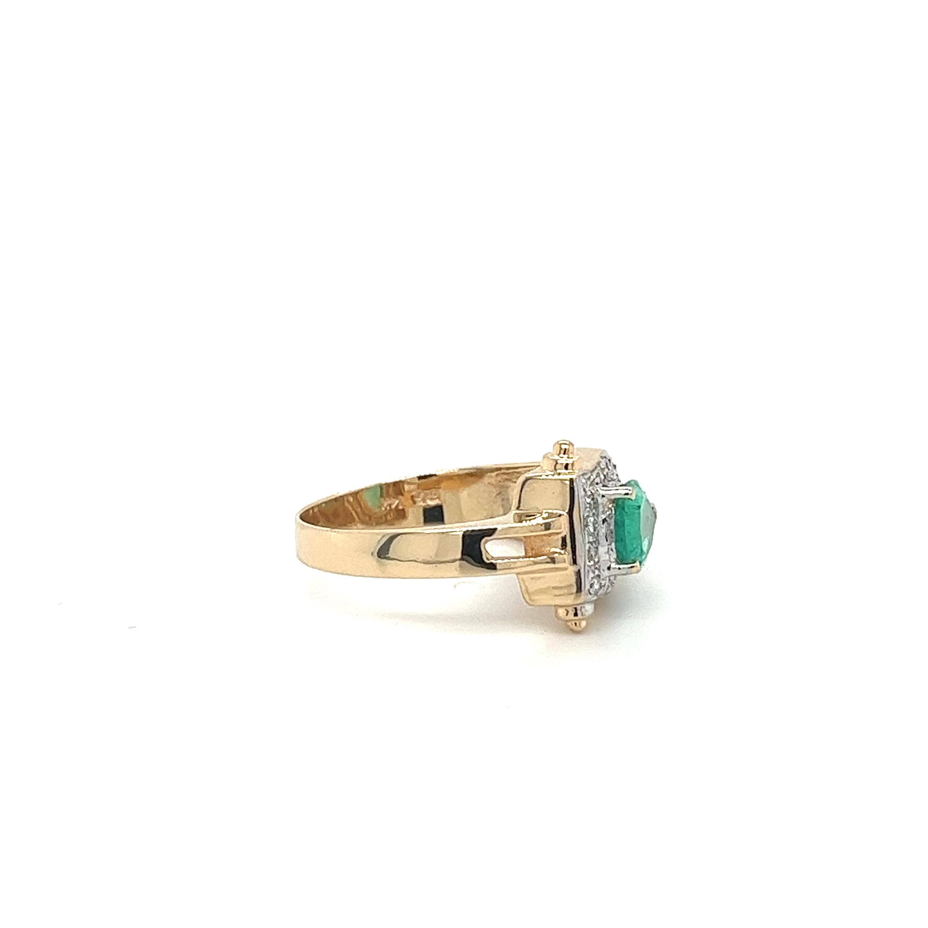 Natural 0.86 Pear Cut Natural Emerald with Diamond Side Stones in 14K Gold Ring For Sale 1
