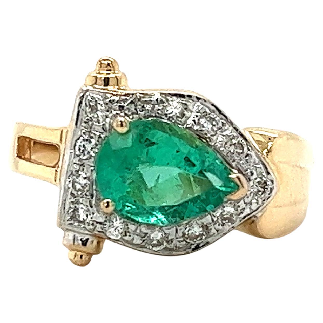 Natural 0.86 Pear Cut Natural Emerald with Diamond Side Stones in 14K Gold Ring For Sale