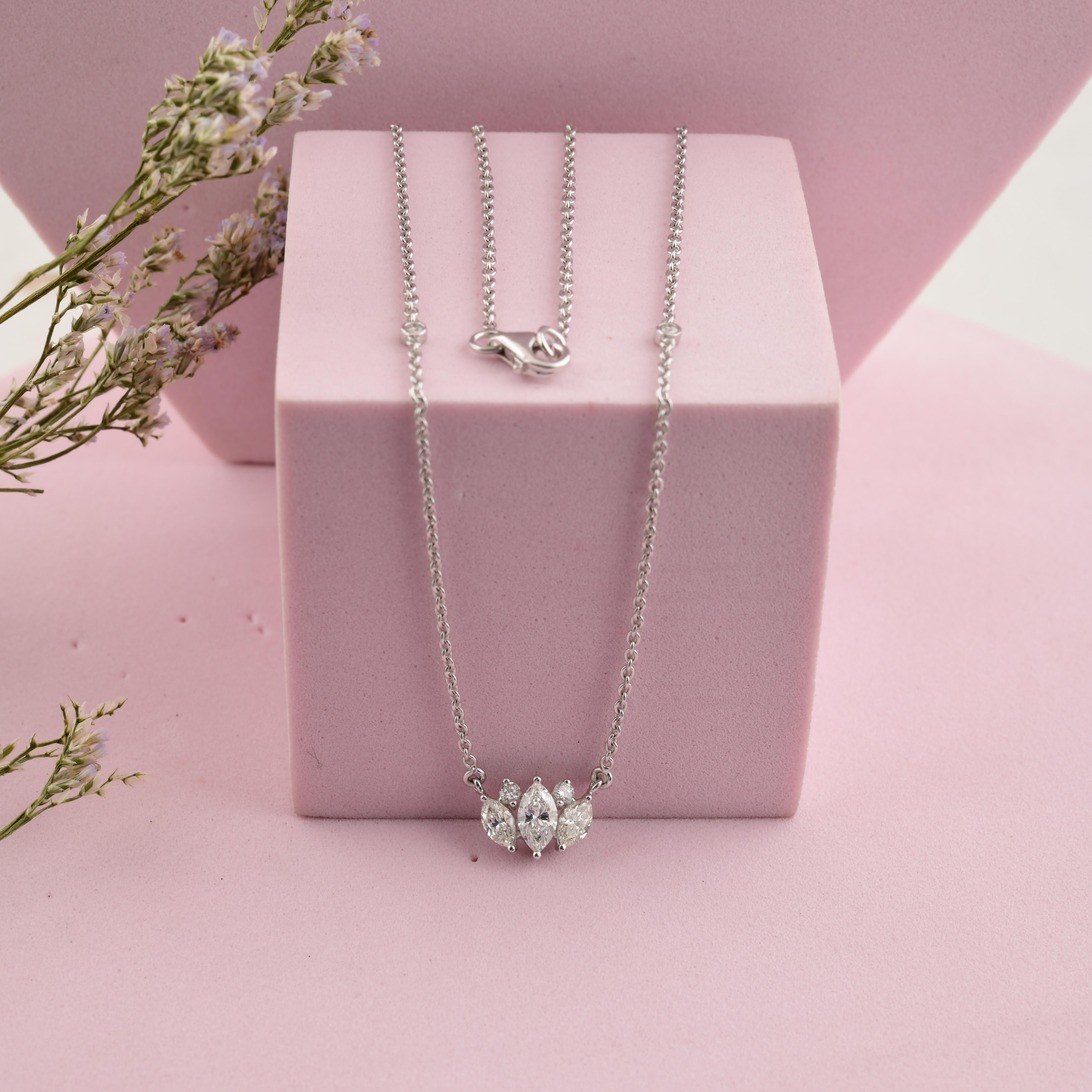 Taille Marquise Collier à breloques en or blanc 18 carats avec diamants ronds marquises naturels de 0,87 carat en vente
