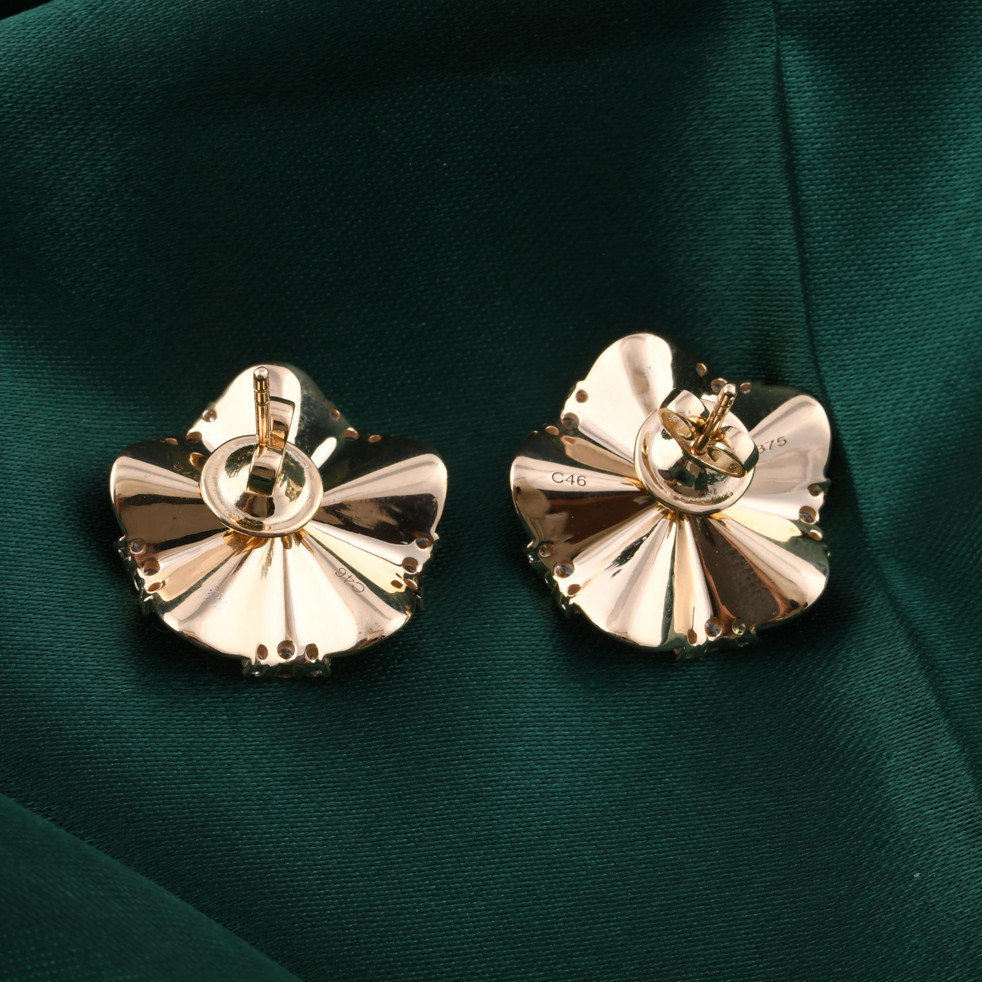 Segui la vetrina di Spectrum Jewels per vedere le ultime collezioni e i pezzi esclusivi. Spectrum Jewels è orgoglioso di essere considerato un Top Seller su 1stdibs con recensioni a 5 stelle da parte dei clienti. Tutti gli articoli da noi prodotti