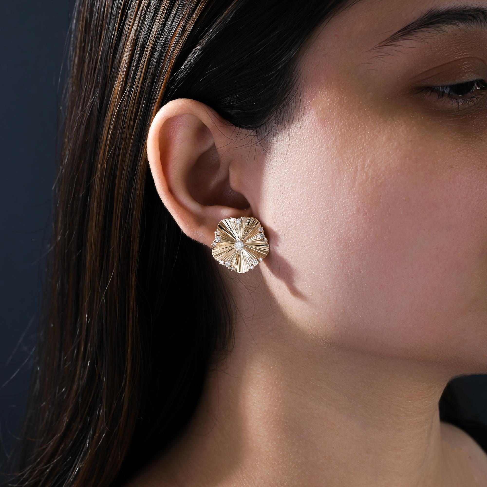 Taglio rotondo Orecchini di diamanti naturali da 0,89 carati SI/H Gioielli fatti a mano in oro giallo 9 carati in vendita