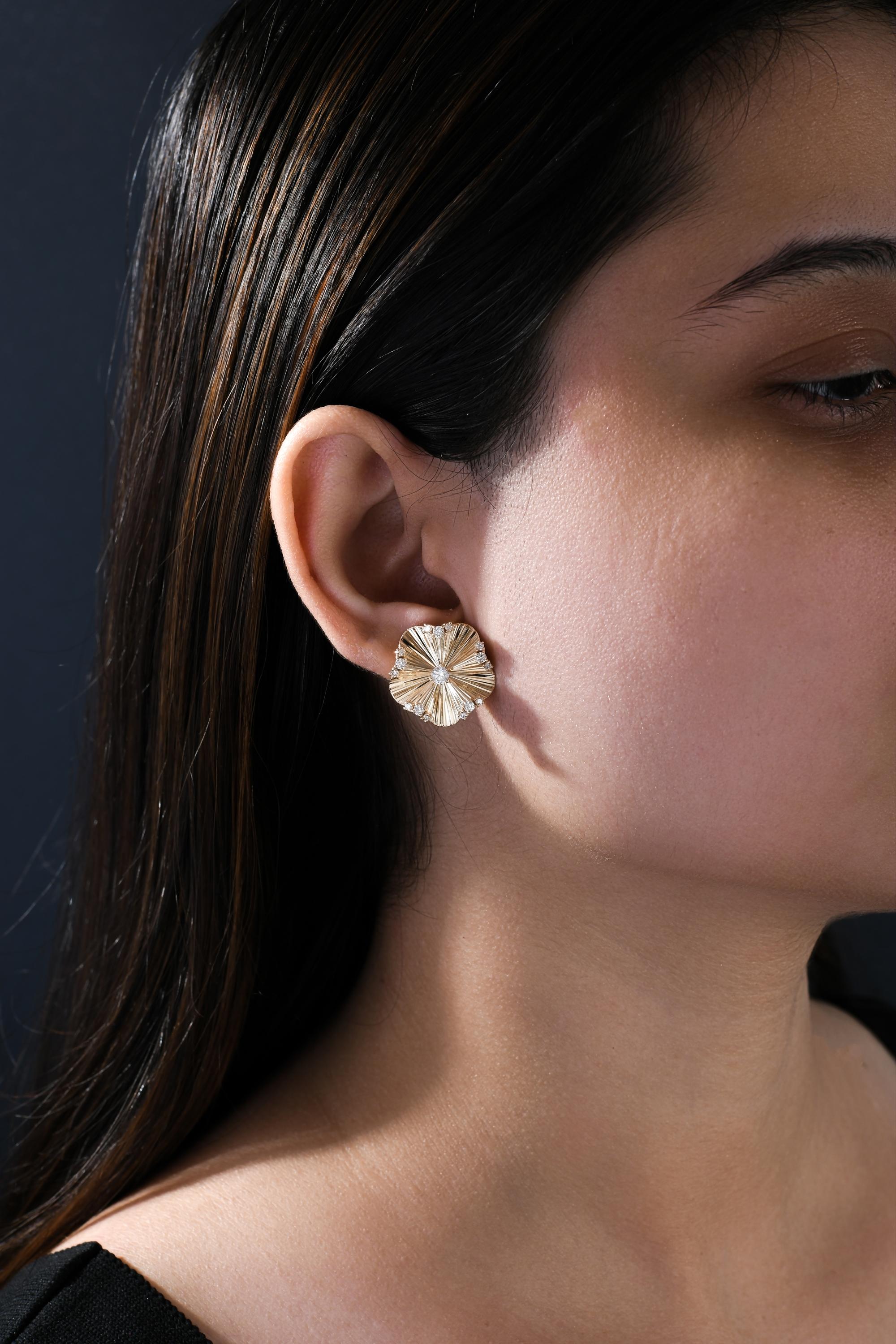 Donna Orecchini di diamanti naturali da 0,89 carati SI/H Gioielli fatti a mano in oro giallo 9 carati in vendita