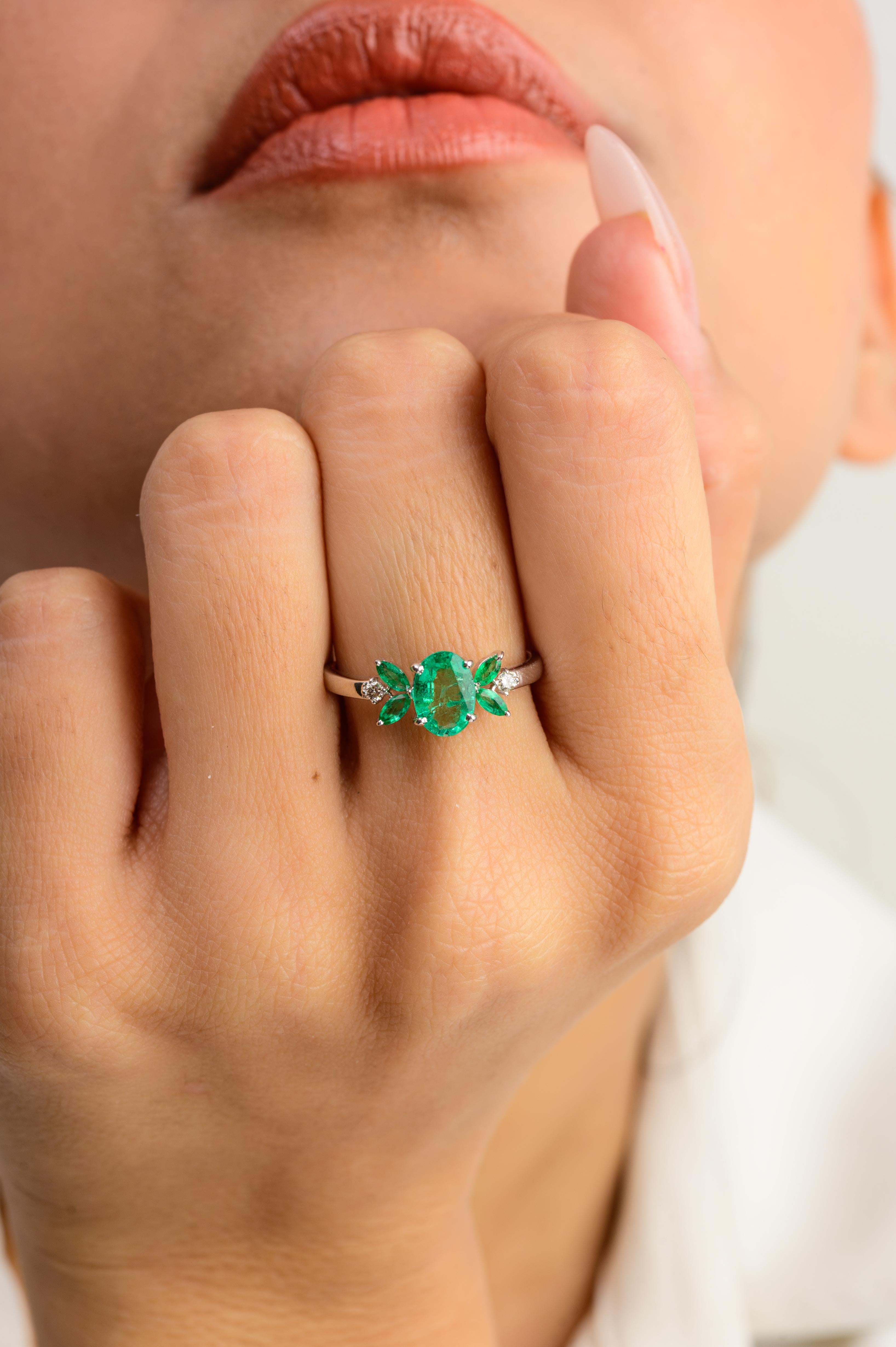 En vente :  Alliance en or blanc massif 14 carats avec diamant émeraude ovale naturelle de 0,9 carat poids total 2