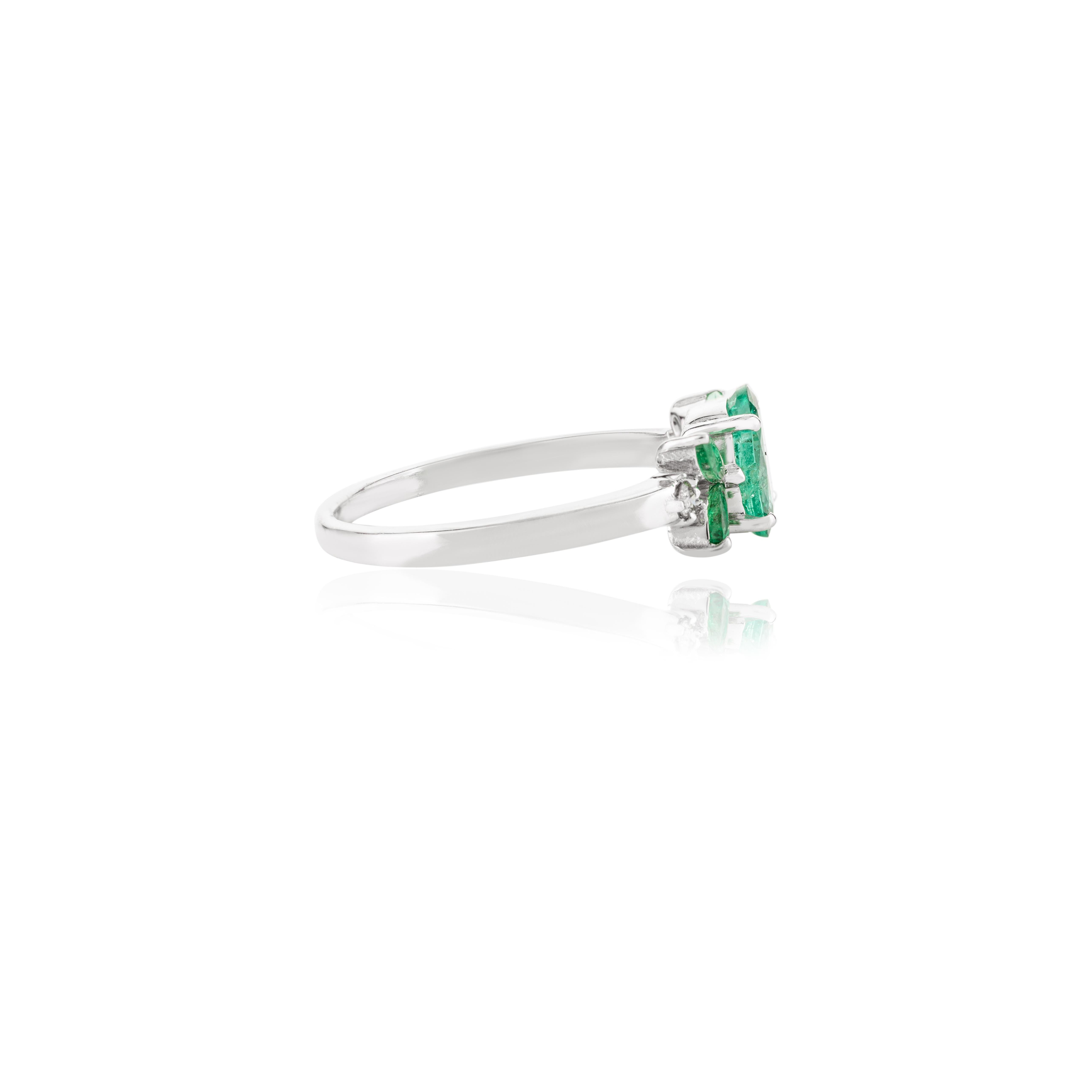 En vente :  Alliance en or blanc massif 14 carats avec diamant émeraude ovale naturelle de 0,9 carat poids total 5