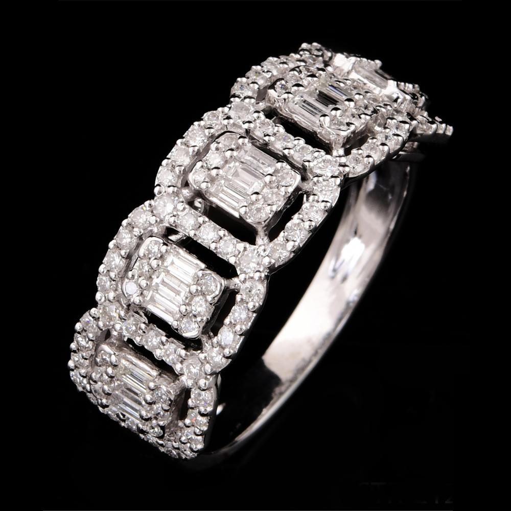 Women's Natural 0.90 Carat Baguette & Round Diamond Ring 18 Karat White Gold Jewelry For Sale