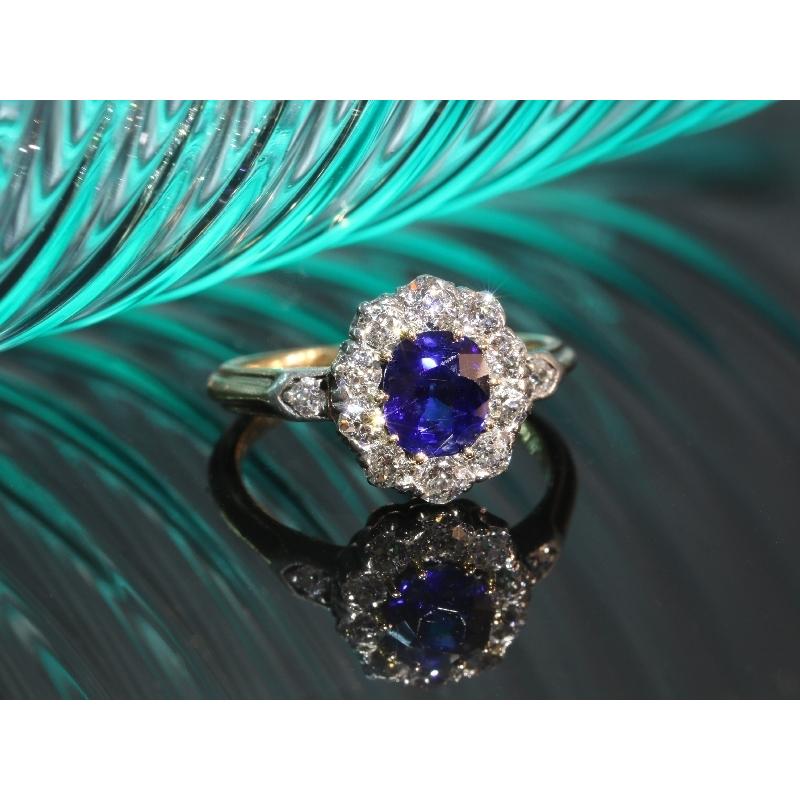 Natural 0.95 Carat Burma Sapphire and Diamond Gold Engagement Ring For Sale 6