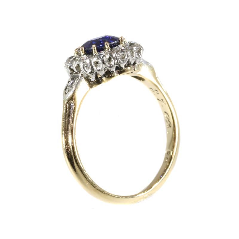 Natural 0.95 Carat Burma Sapphire and Diamond Gold Engagement Ring For Sale 1