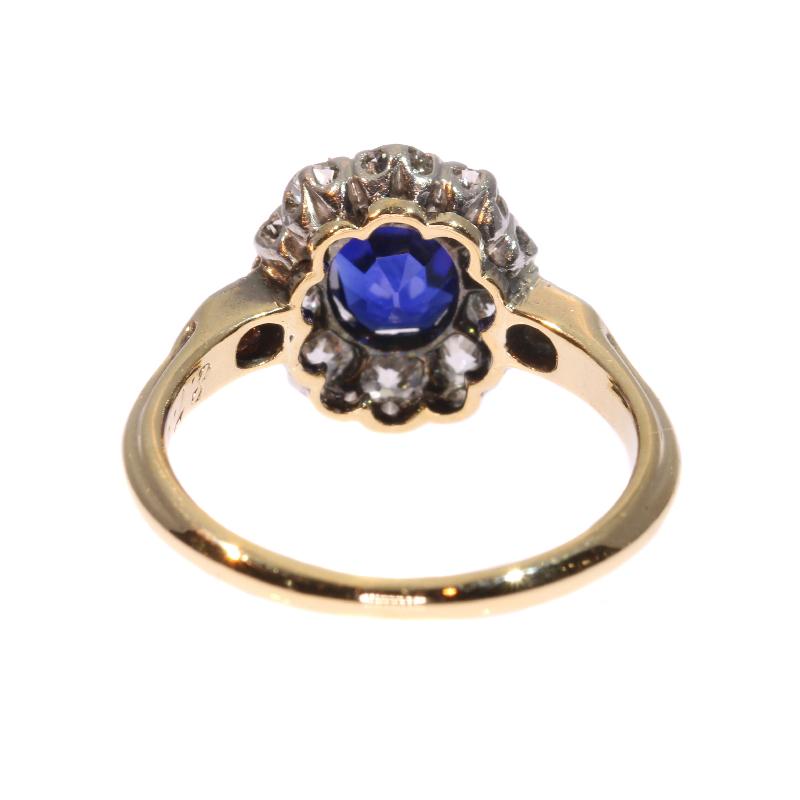 Natural 0.95 Carat Burma Sapphire and Diamond Gold Engagement Ring For Sale 4