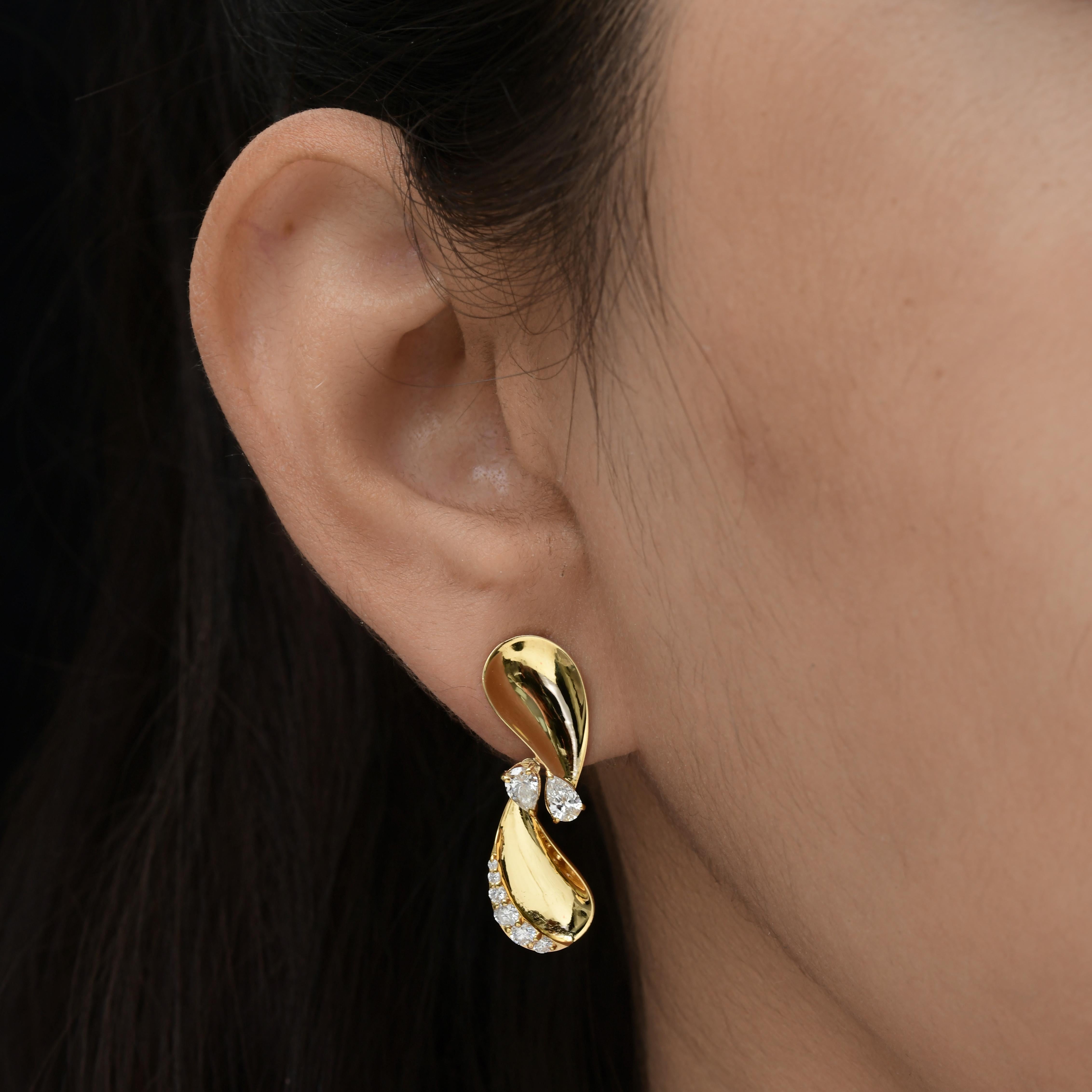 Modern Natural 0.98 Carat SI/H Diamond Tear Drop Earrings 18 Karat Yellow Gold Jewelry For Sale