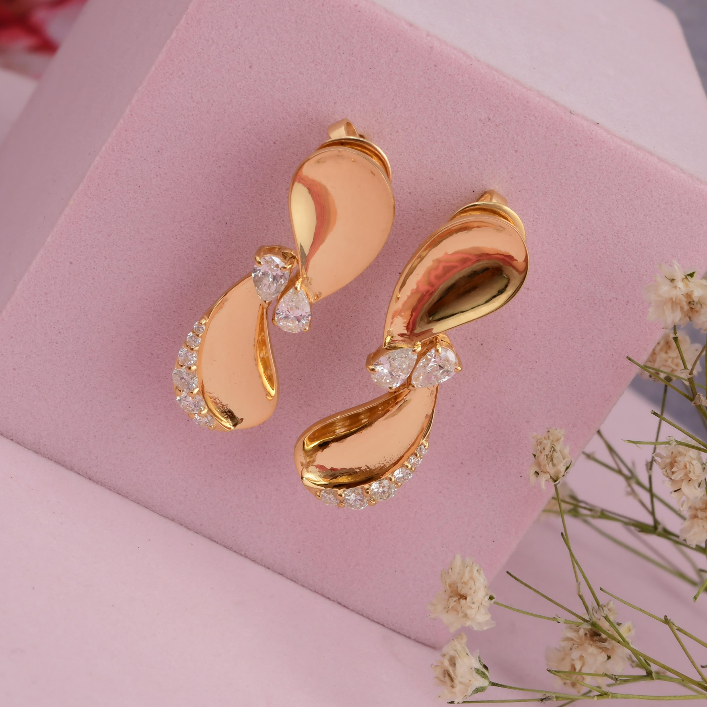 Natural 0.98 Carat SI/H Diamond Tear Drop Earrings 18 Karat Yellow Gold Jewelry In New Condition For Sale In Diera, Dubai