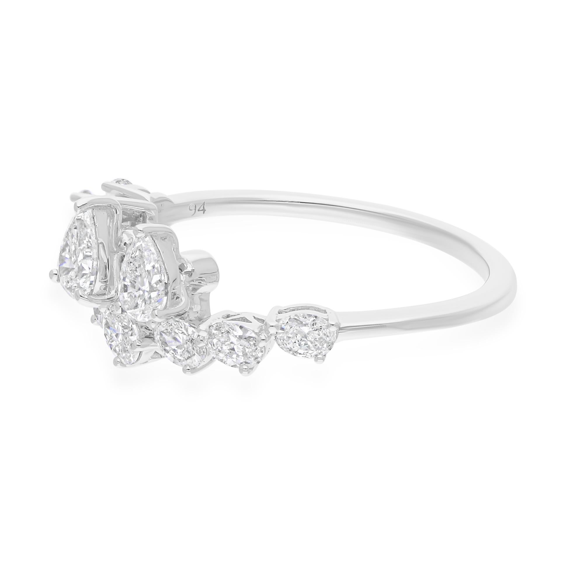 Cette bague a été méticuleusement fabriquée en or 14 carats et sertie de 0,98 carats de diamants étincelants.

La bague est de taille 7 et peut être redimensionnée en plus grand ou plus petit sur demande. Suivez la vitrine de Spectrum Jewels pour