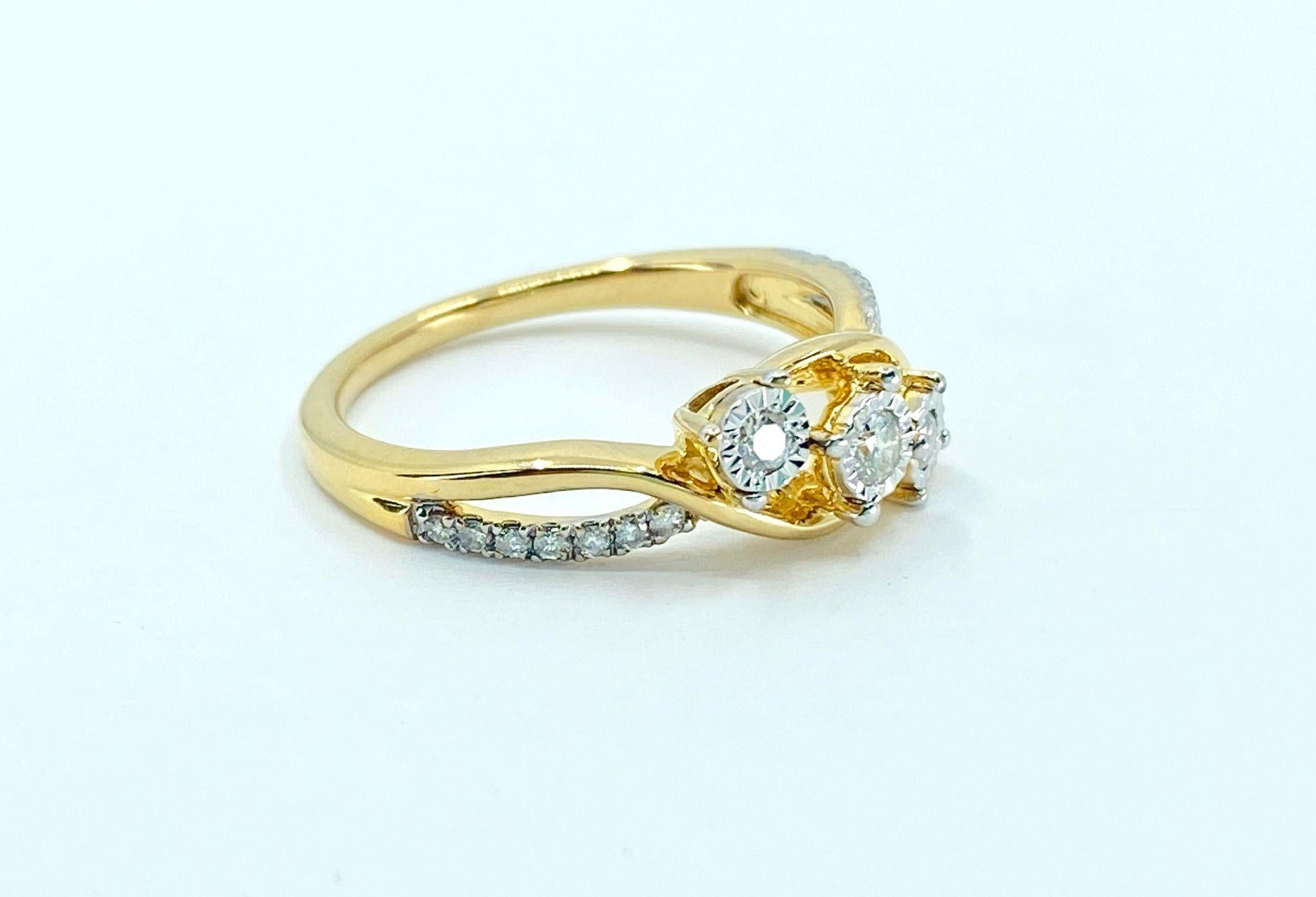 Bague de fiançailles pour elle en or 14k avec un diamant naturel de 1/2 carat  Pour femmes en vente