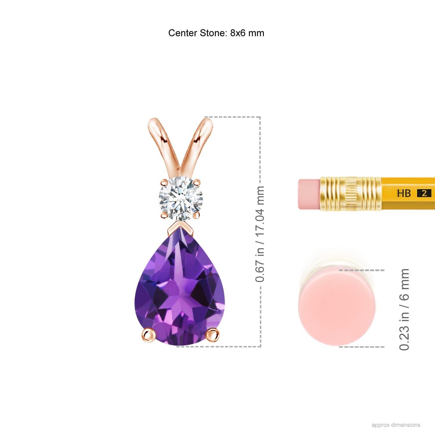 Une améthyste violette profonde en forme de poire est fixée dans une monture à griffes et agrémentée d'un diamant sur le dessus. Simple mais éblouissant, ce pendentif en améthyste en forme de larme avec une balle en V est sculpté dans de l'or rose