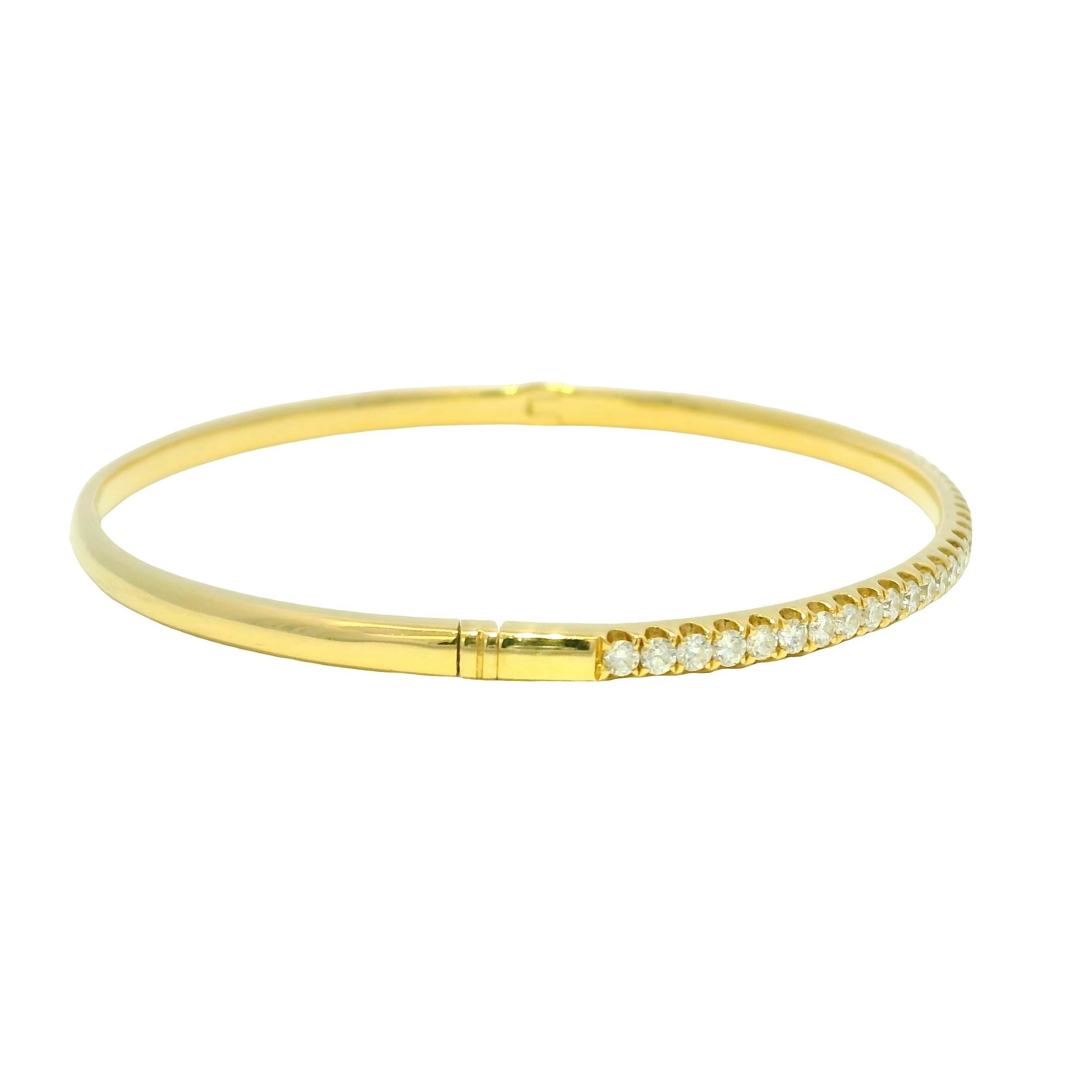 Natural 1.0 Carat Diamond 18-Karat Bangle Bracelet In Stock en venta 5