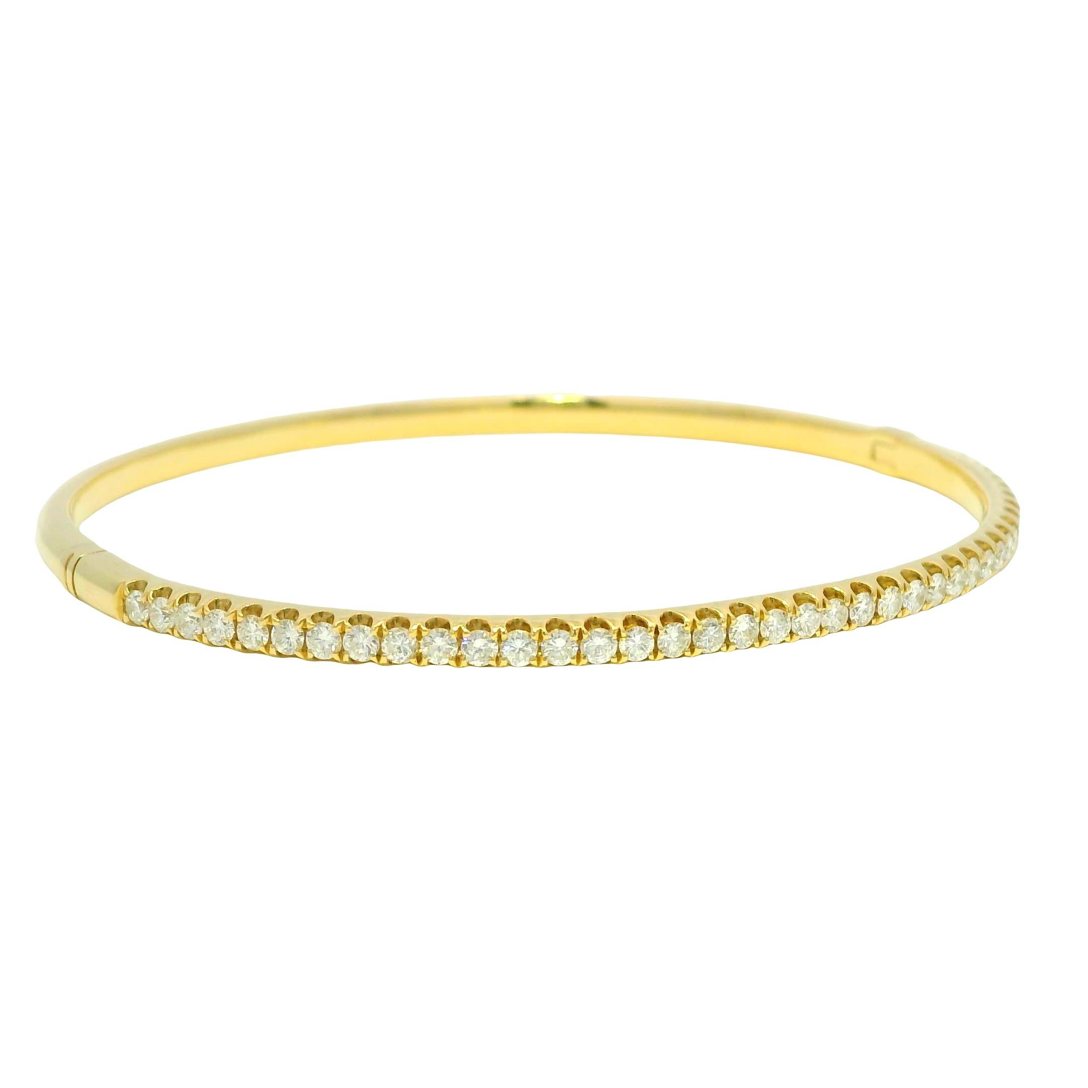Natural 1.0 Carat Diamond 18-Karat Bangle Bracelet In Stock Corte redondo en venta