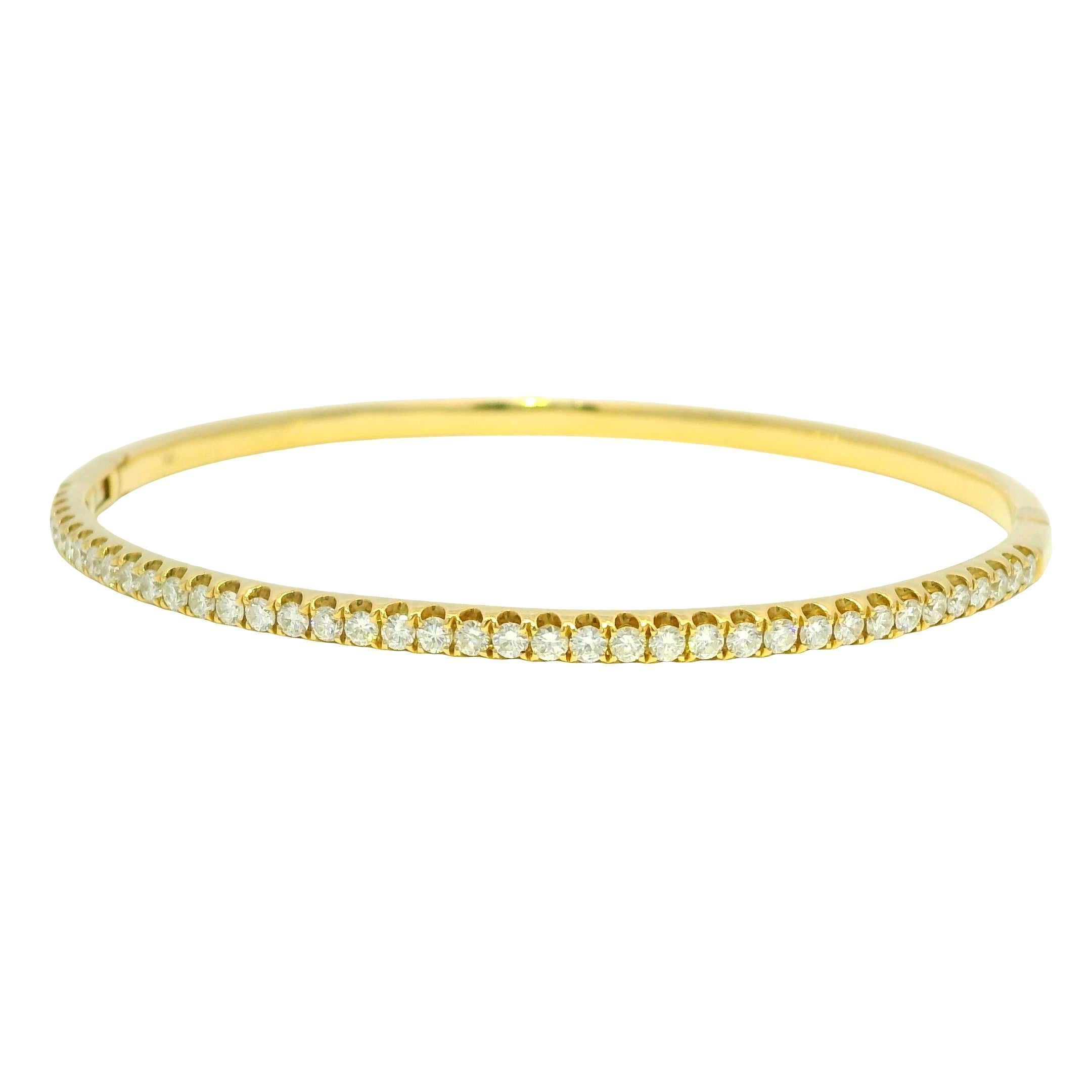 Natural 1.0 Carat Diamond 18-Karat Bangle Bracelet In Stock en Excelente estado para la venta en Boca Raton, FL
