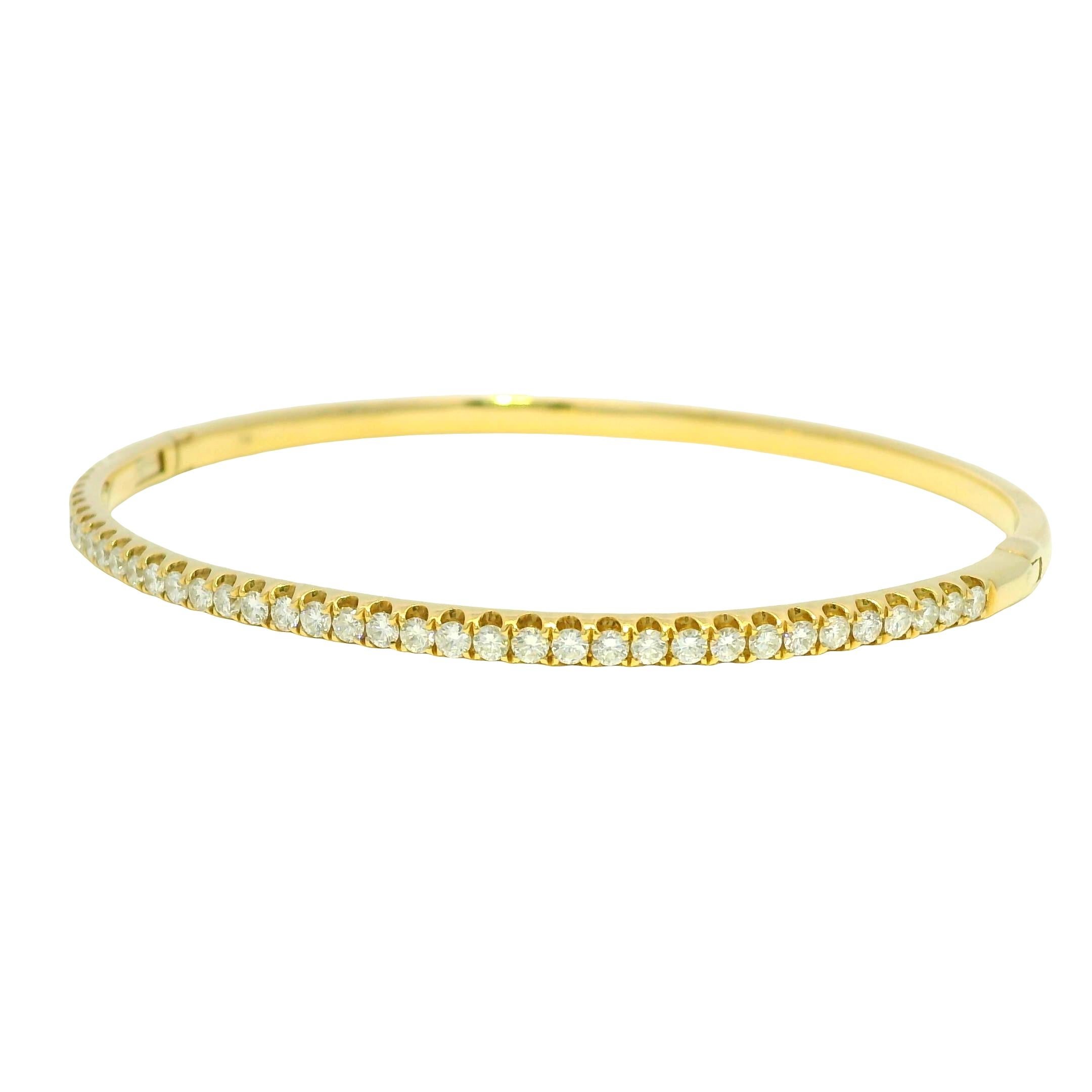 De las mujeres Natural 1.0 Carat Diamond 18-Karat Bangle Bracelet In Stock en venta