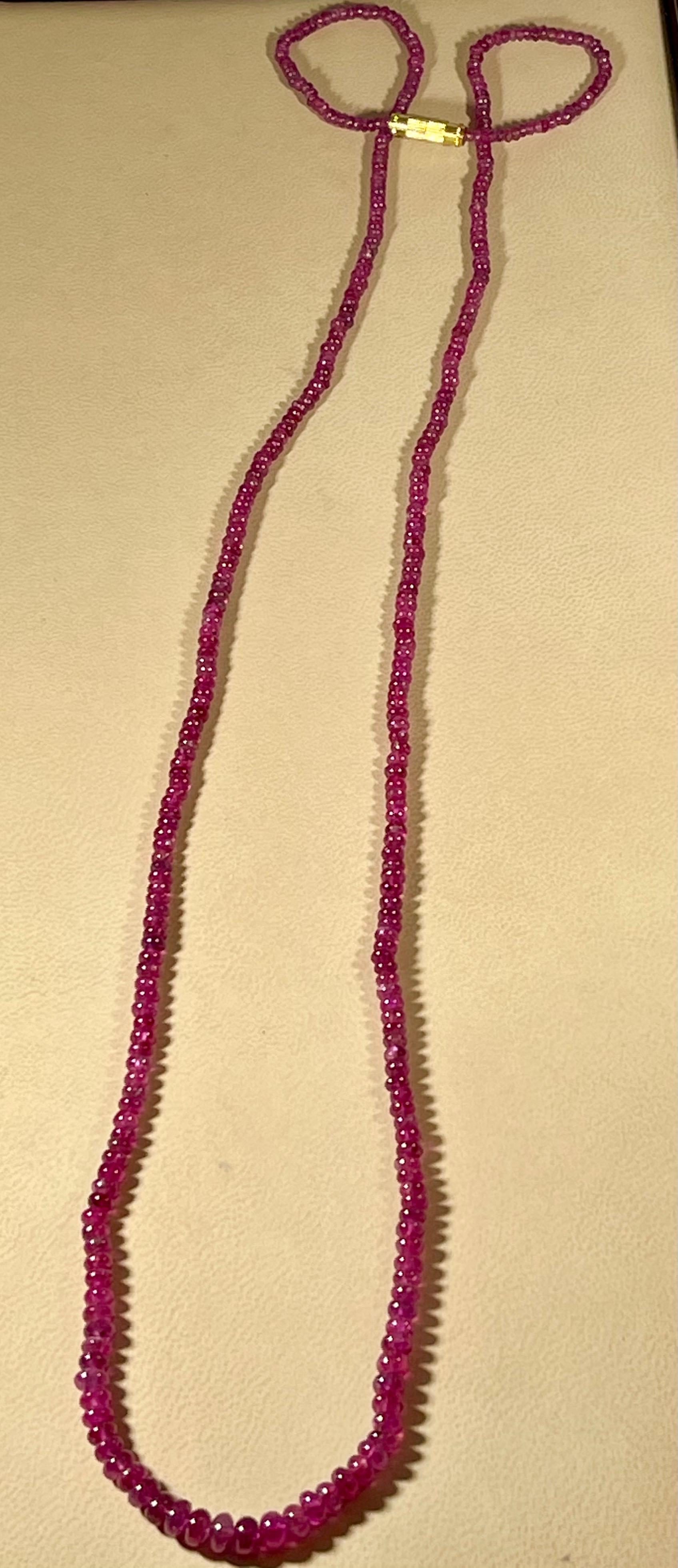 Collier à un brin en perles de rubis naturel de 100 carats avec fermoir en argent en vente 8