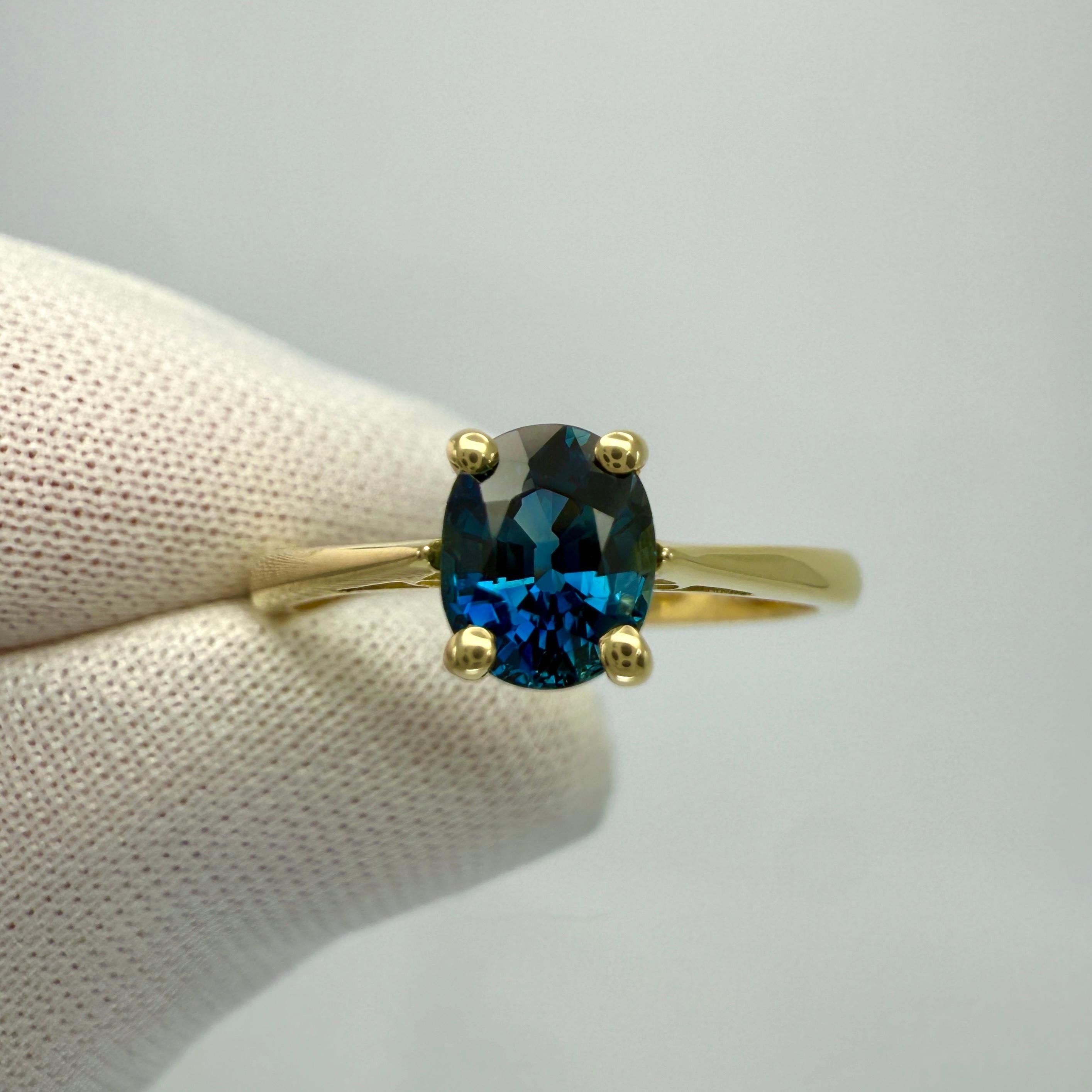 Anello solitario in oro giallo 18 carati con zaffiro blu reale profondo da 1,00 ct. in vendita 2