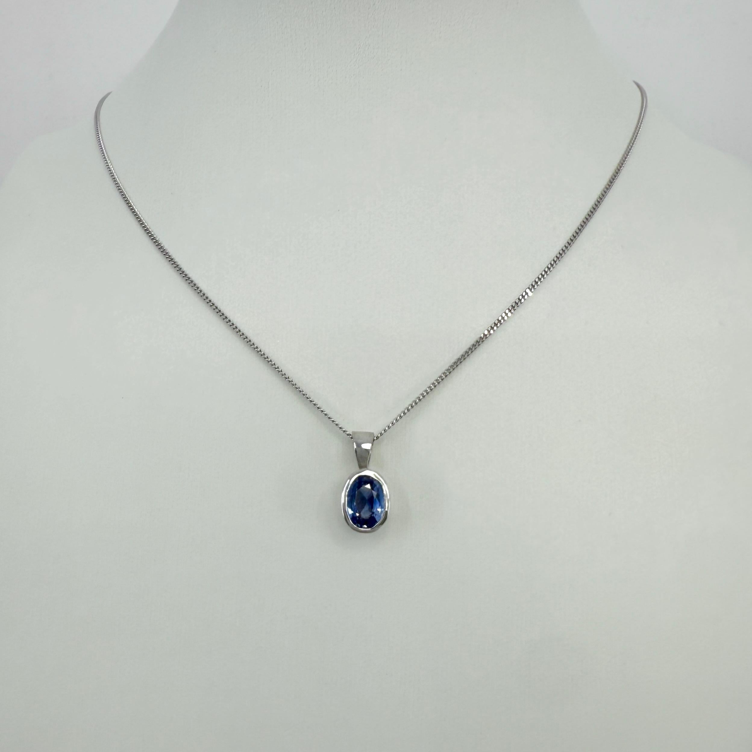 Natürlicher 1,00ct Hellblauer Ceylon Saphir 950 Platin Oval Schliff Rubin Anhänger (Rundschliff) im Angebot