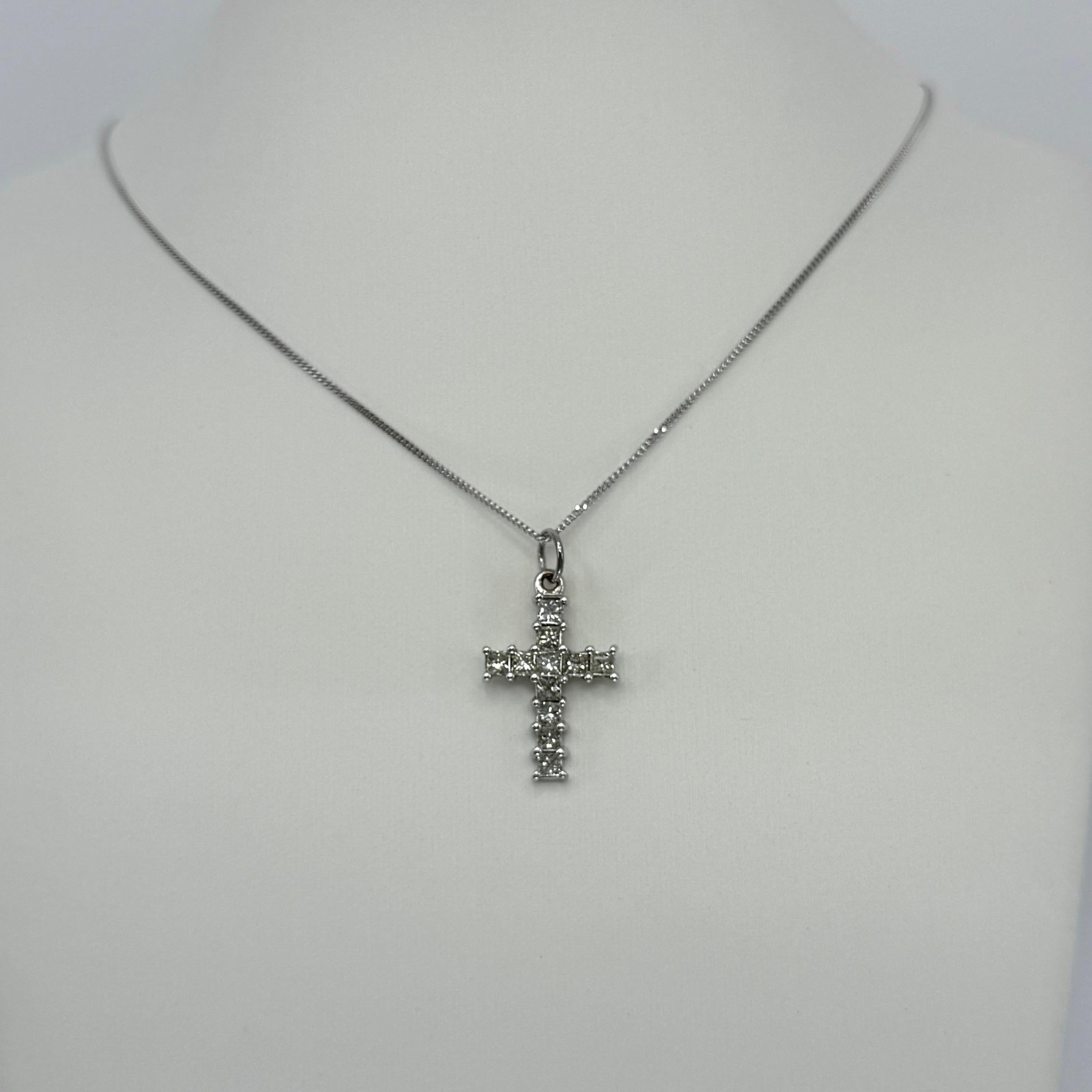 Natural 1.00ct Princess Cut Diamond Cross 18k White Gold Pendant Necklace 3.53g In Excellent Condition For Sale In Birmingham, GB