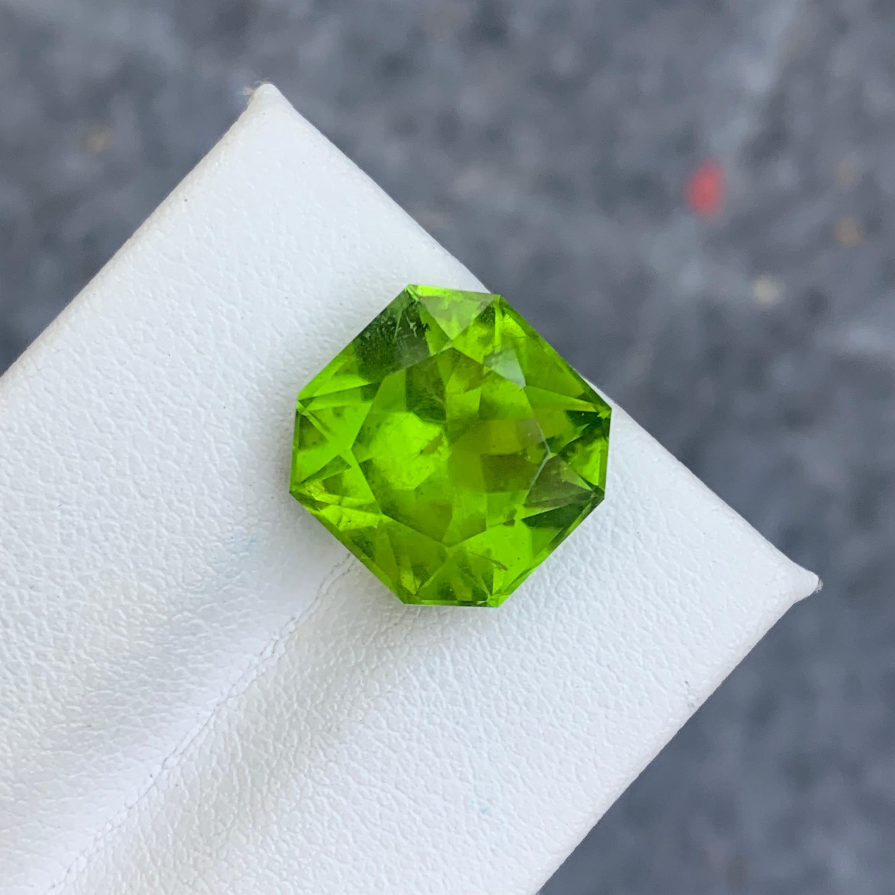Arts and Crafts Natural 10.10 Carat Apple Green Loose Peridot Included Clarity from Supat Valley For Sale