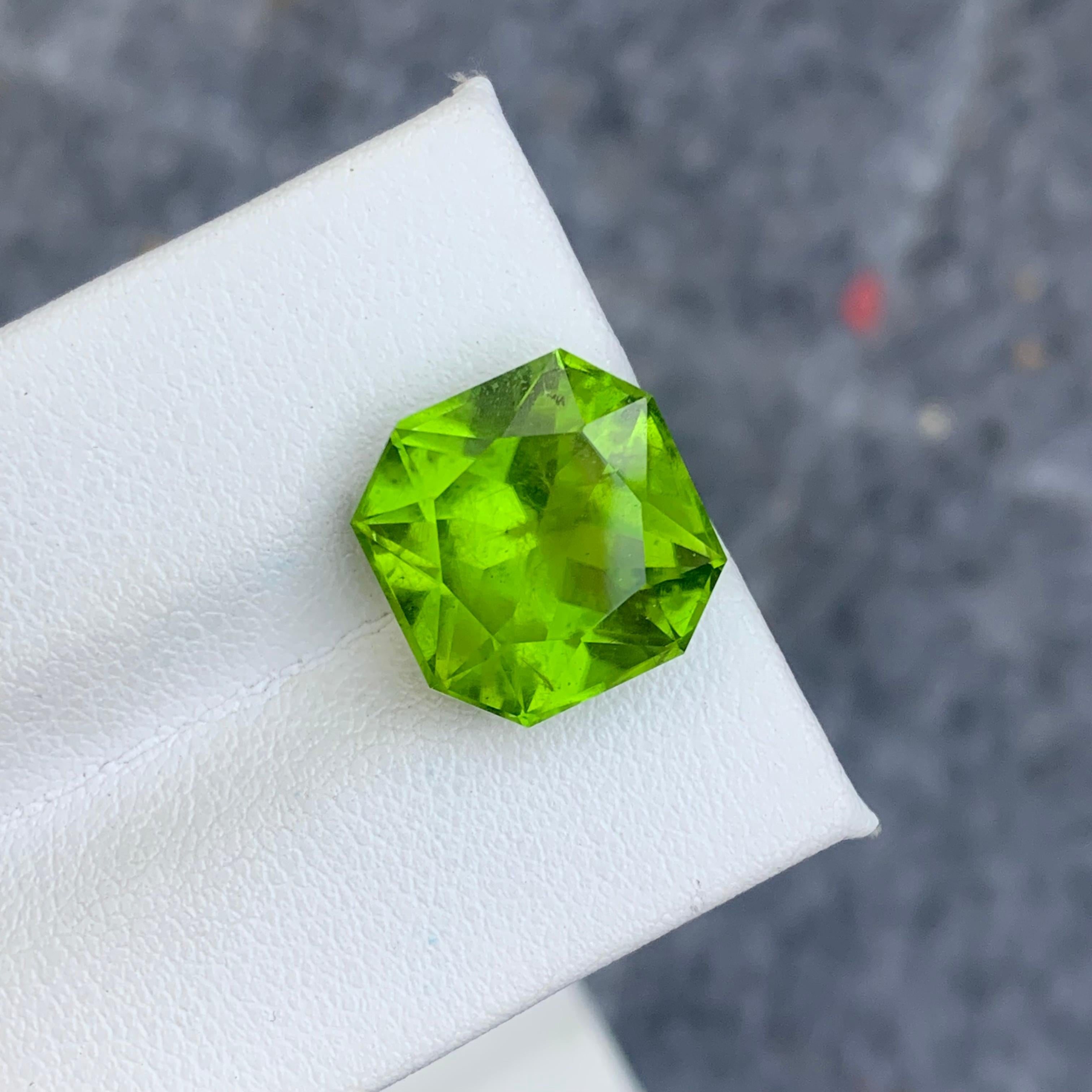 Women's or Men's Natural 10.10 Carat Apple Green Loose Peridot Included Clarity from Supat Valley For Sale