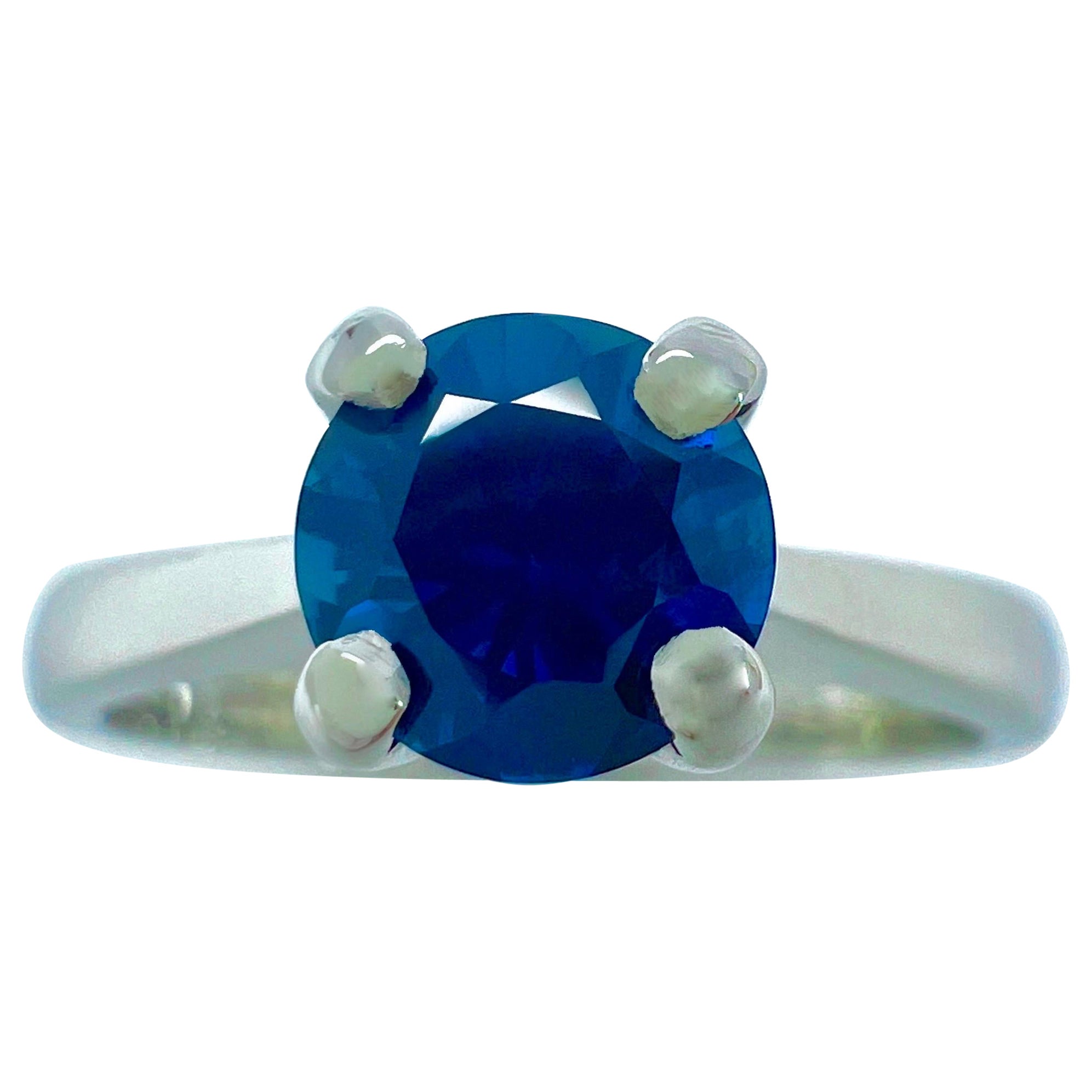 Platin Solitär-Ring mit natürlichem 1,02 Karat tiefblauem Saphir im Rundschliff, 6 mm im Angebot